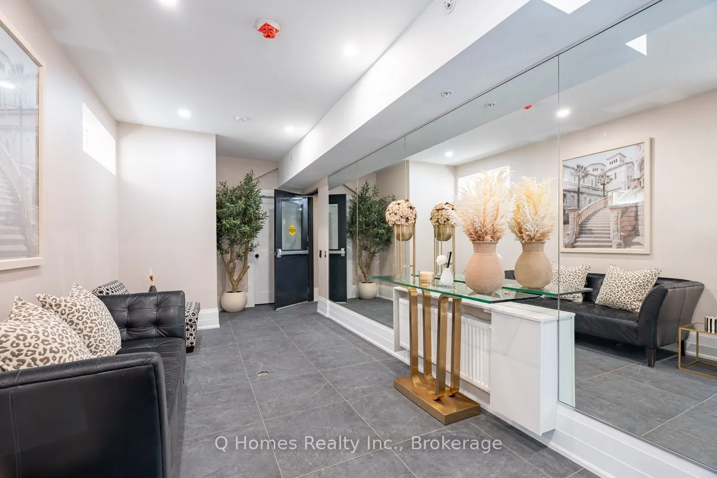 1725 Bathurst Street #101