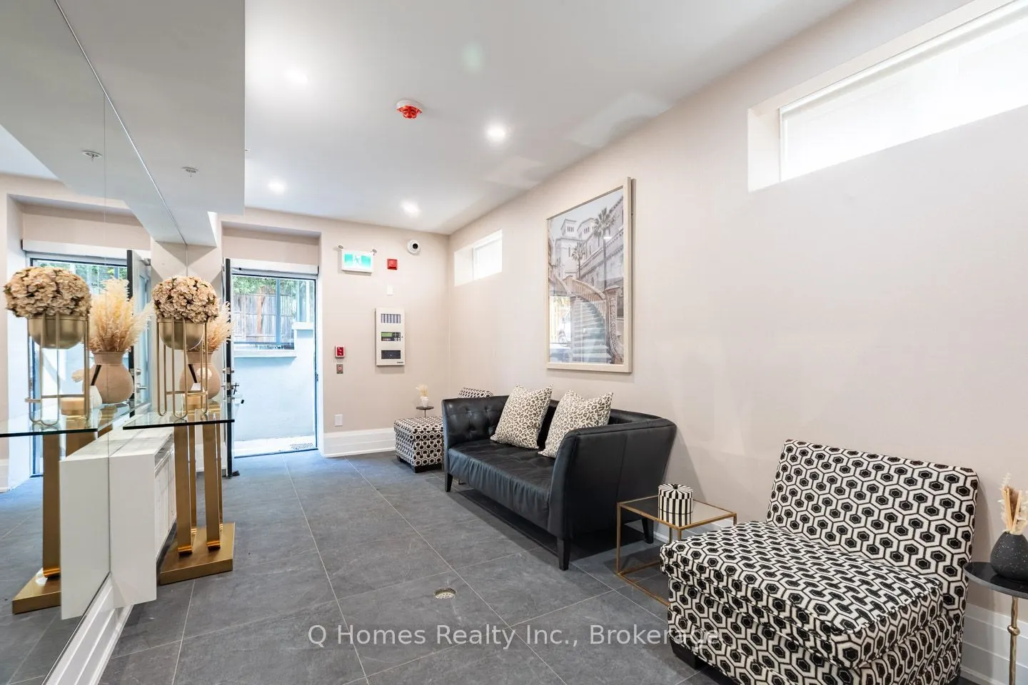 1725 Bathurst Street #202