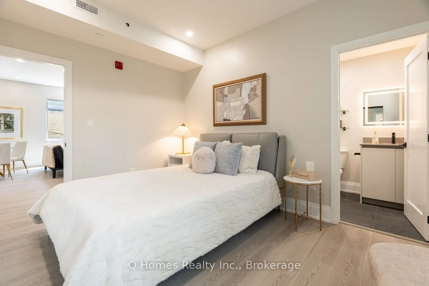 1725 Bathurst Street #202