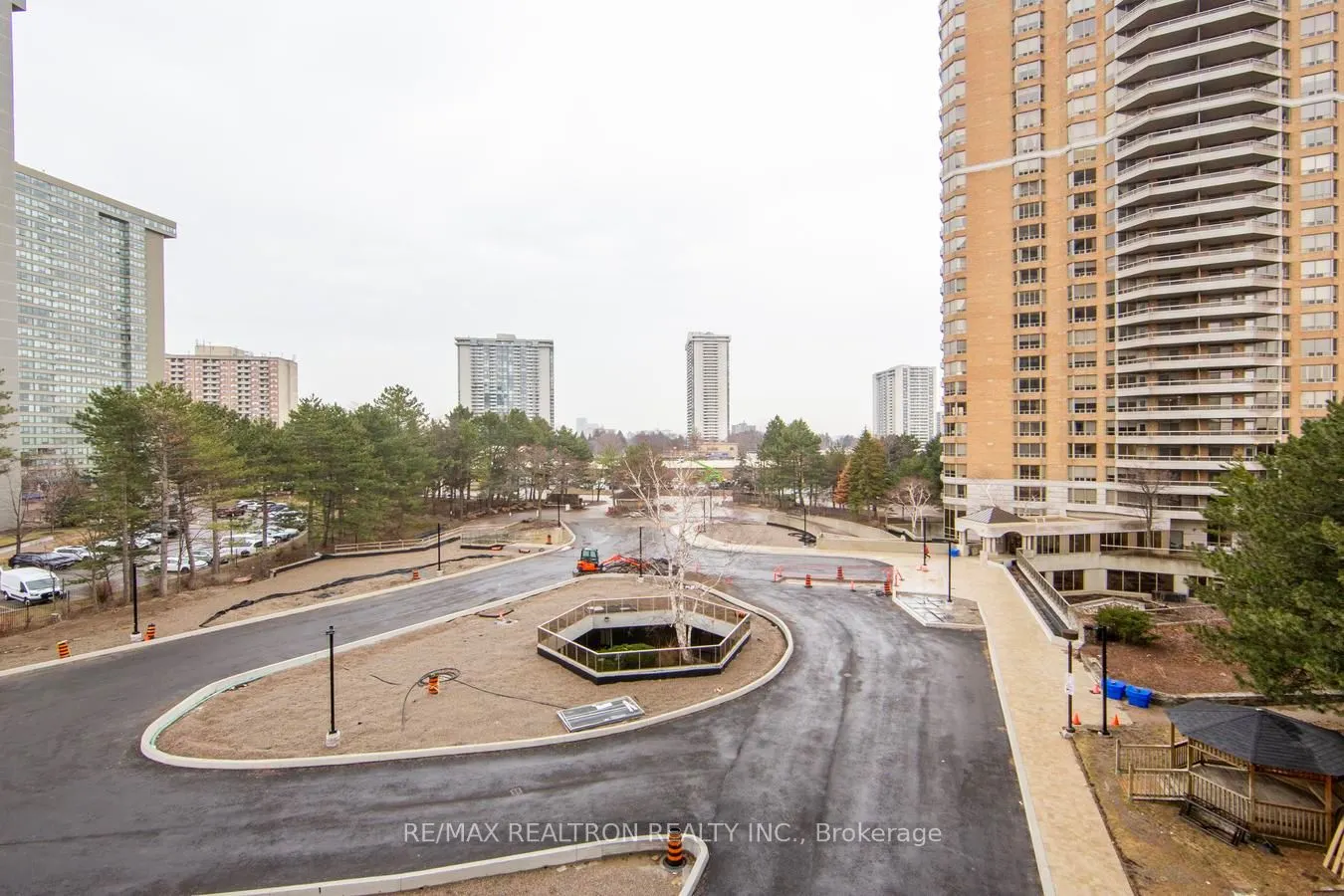 85 Skymark Drive #502