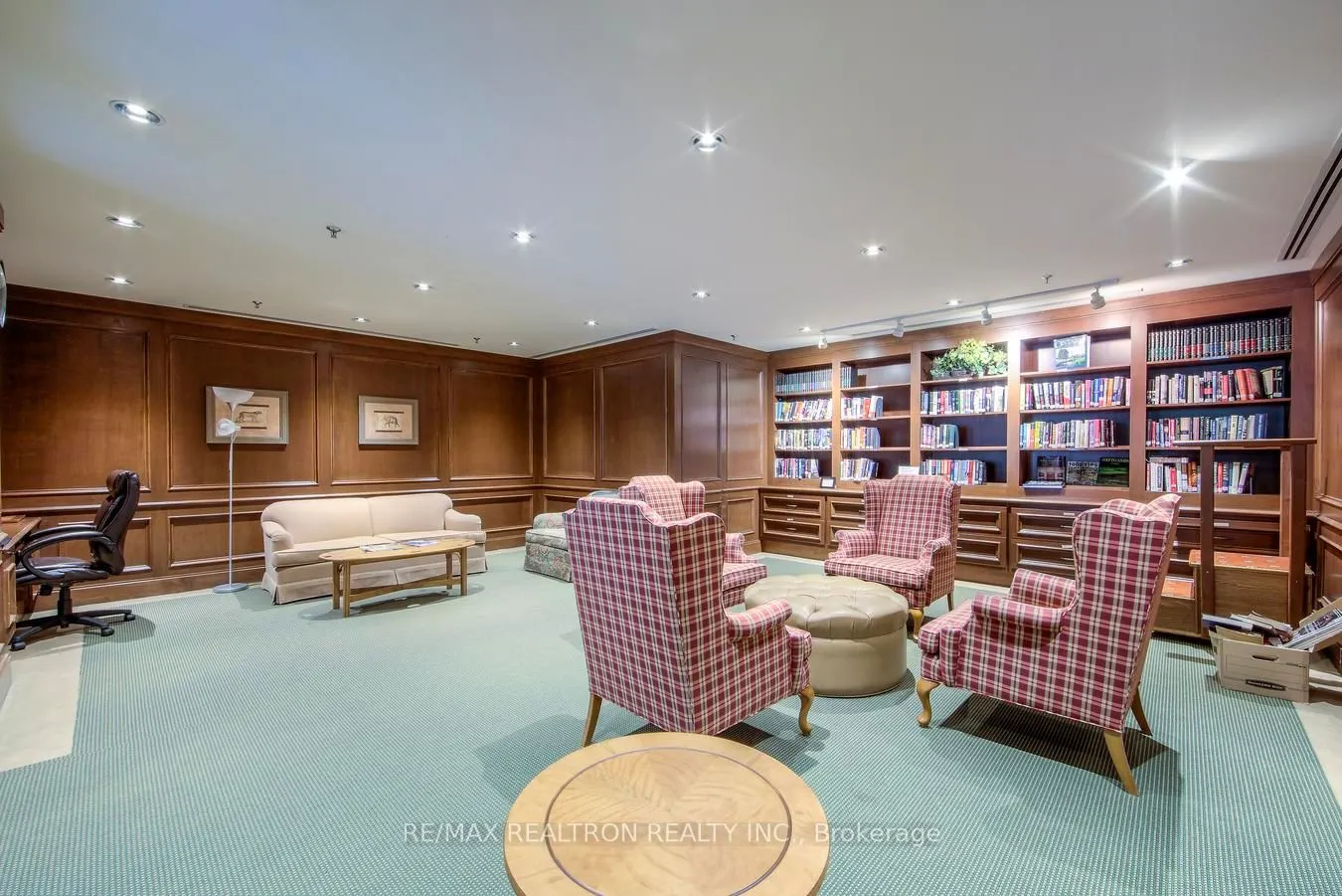85 Skymark Drive #502