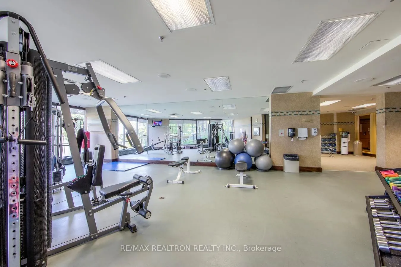 85 Skymark Drive #502