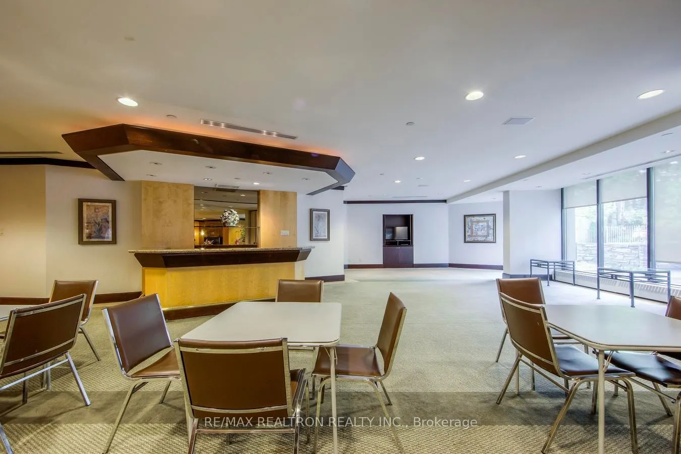 85 Skymark Drive #502