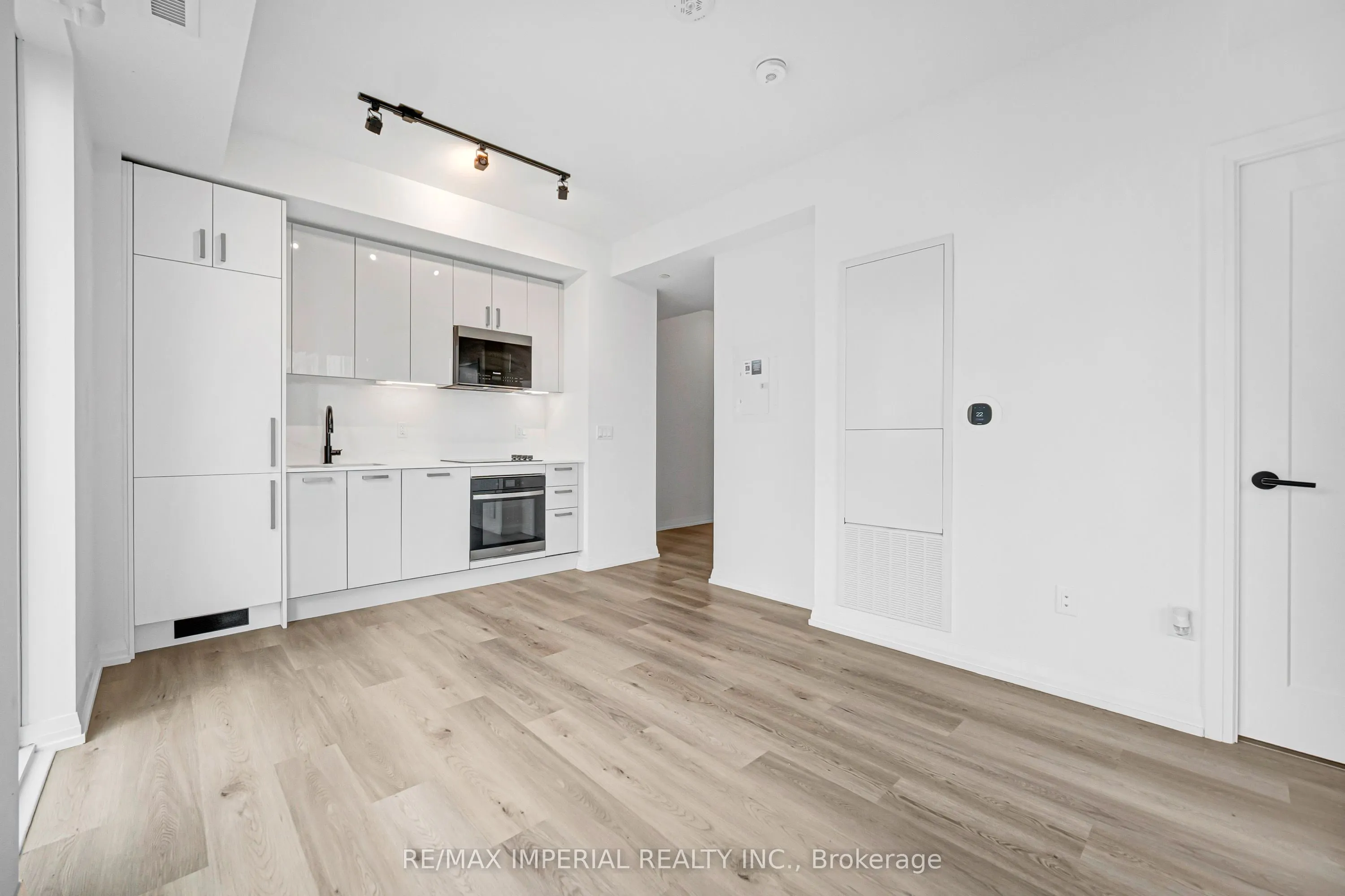 280 Dundas Street W #601