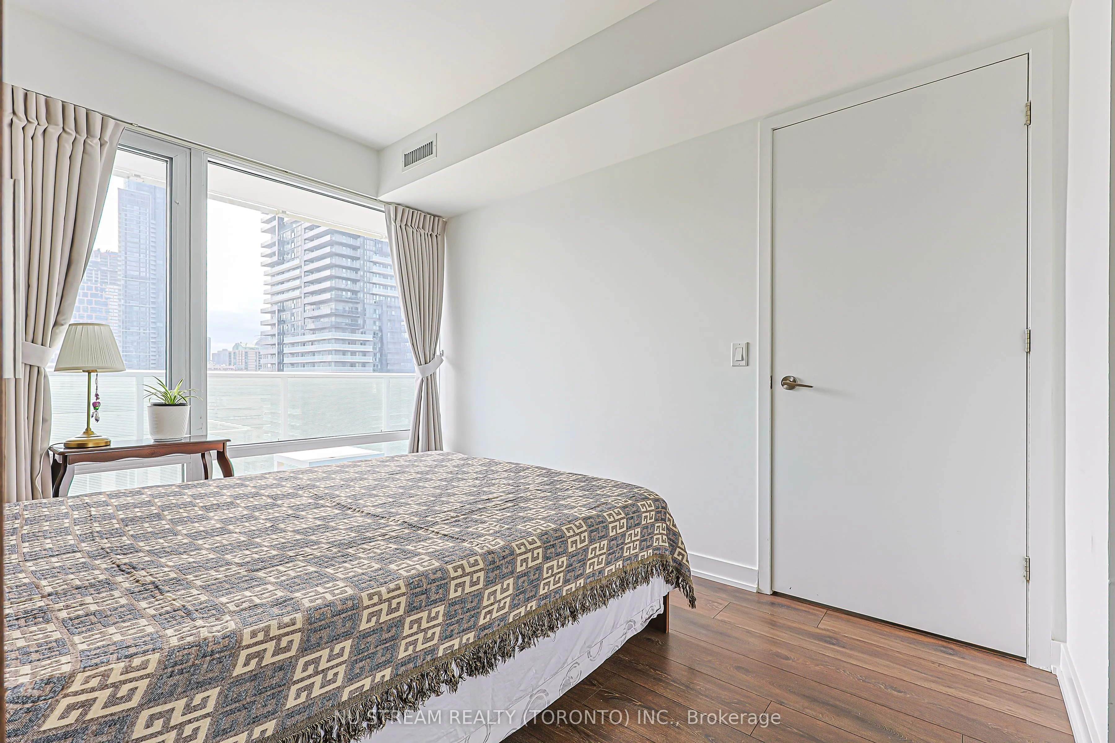 501 Yonge Street #1710