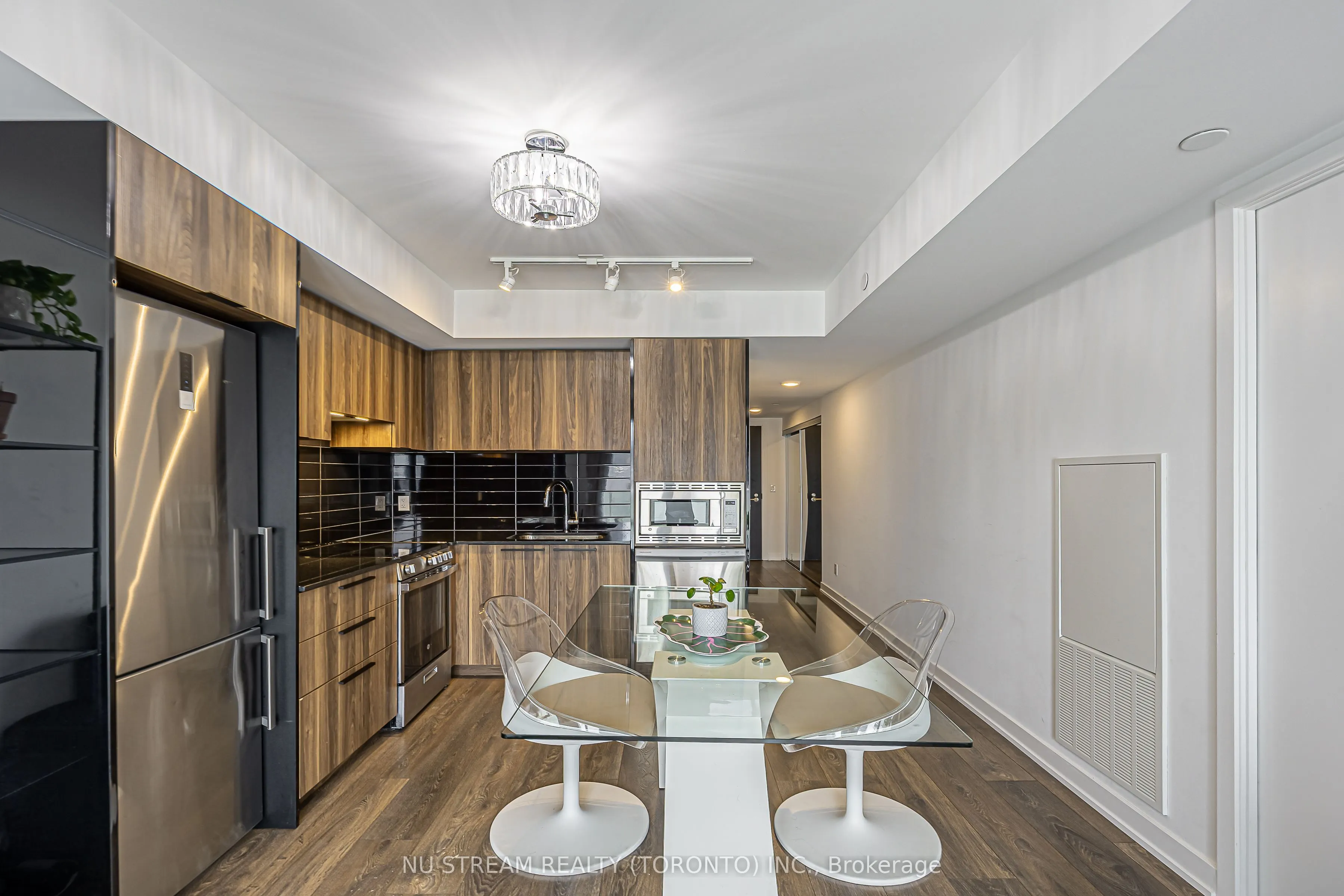 501 Yonge Street #1710