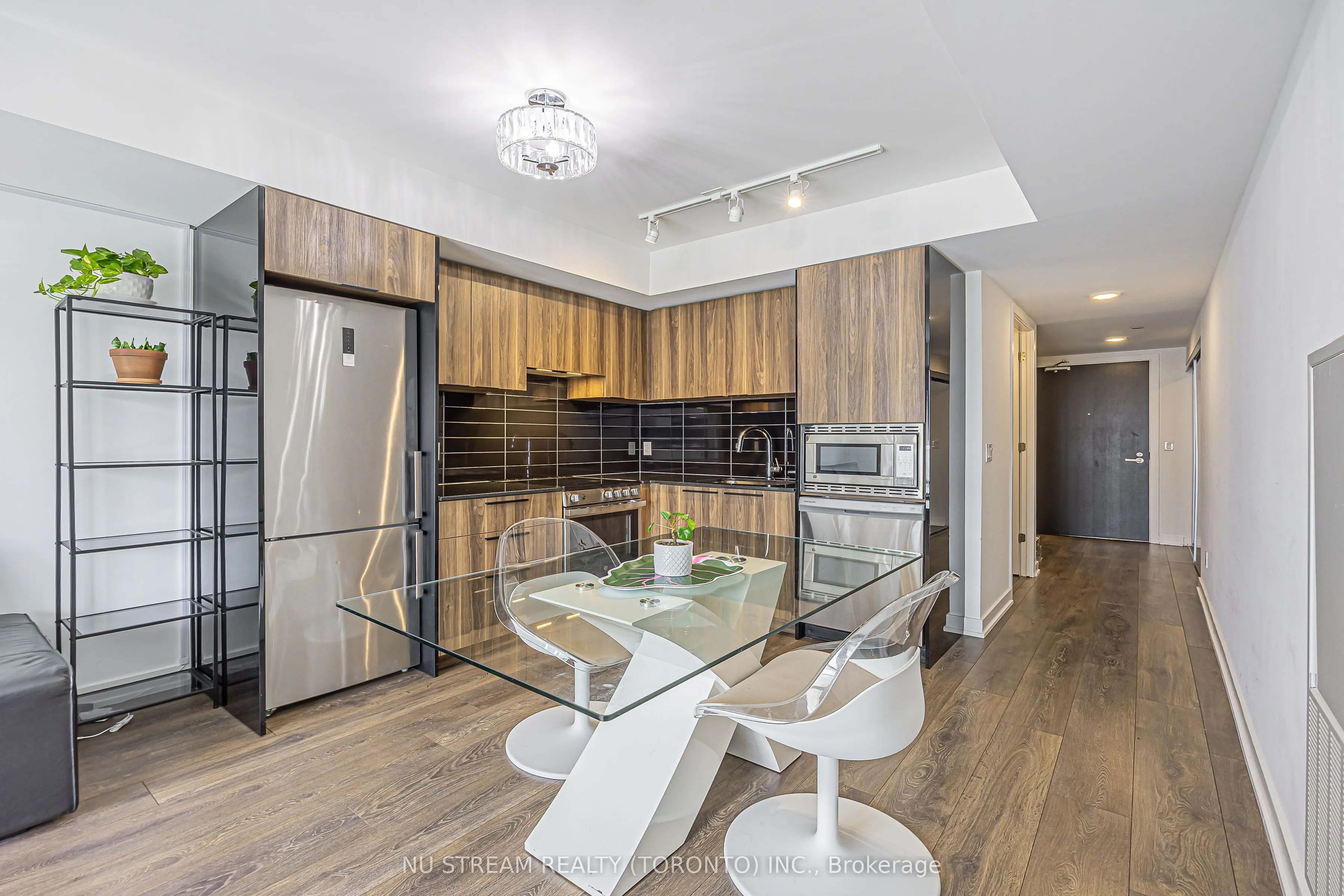 501 Yonge Street #1710