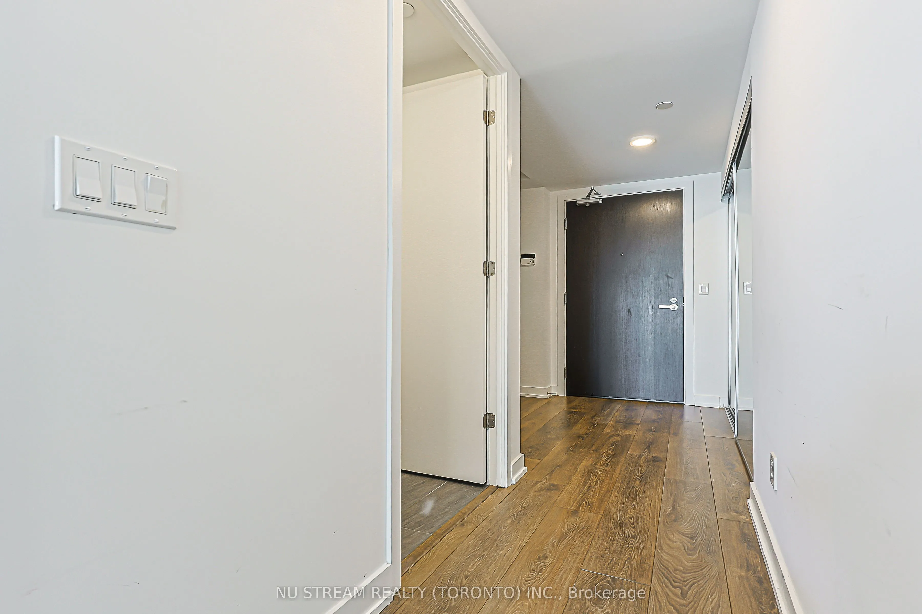 501 Yonge Street #1710