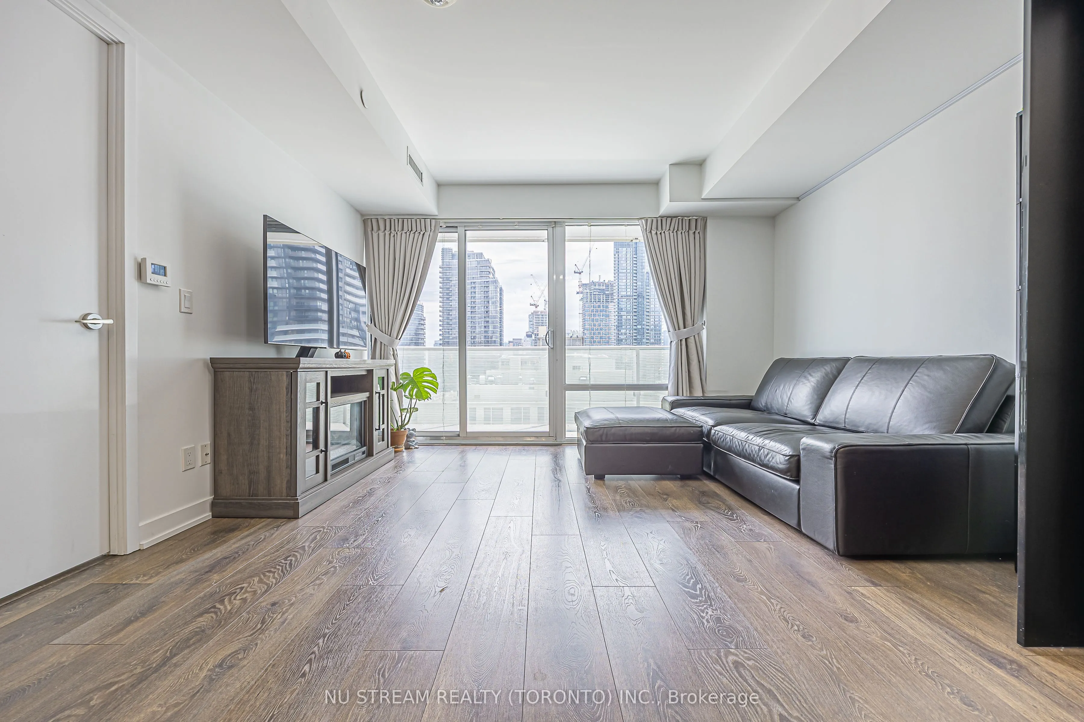 501 Yonge Street #1710