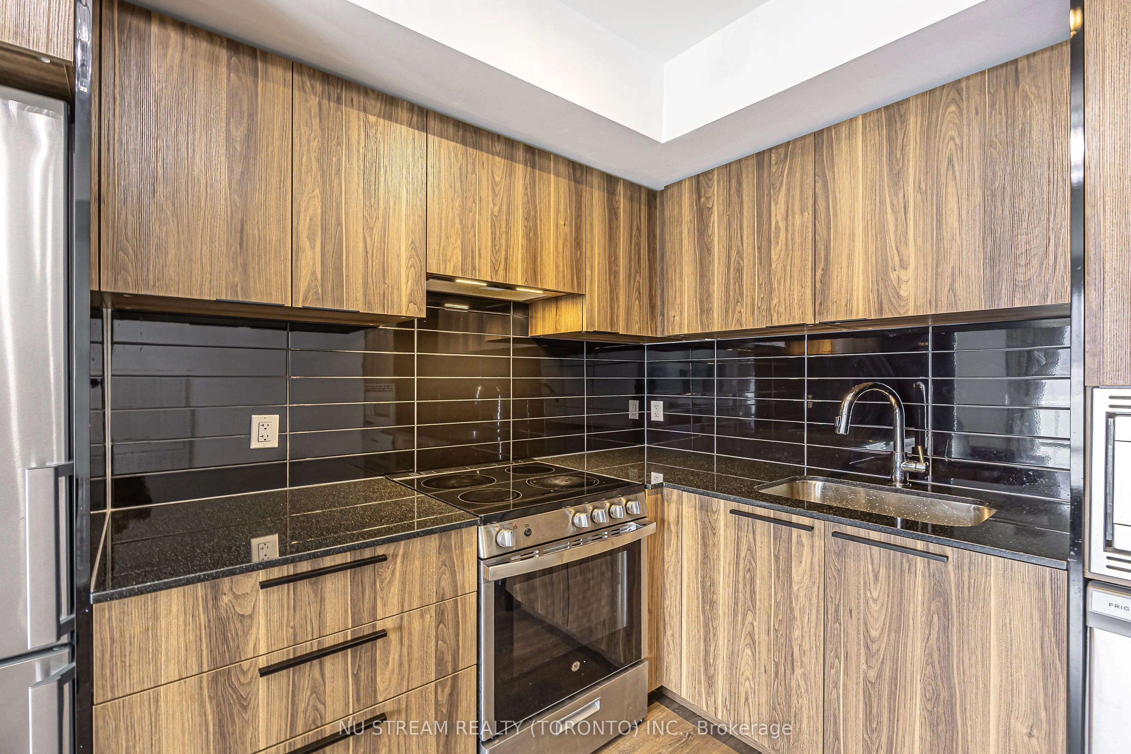501 Yonge Street #1710