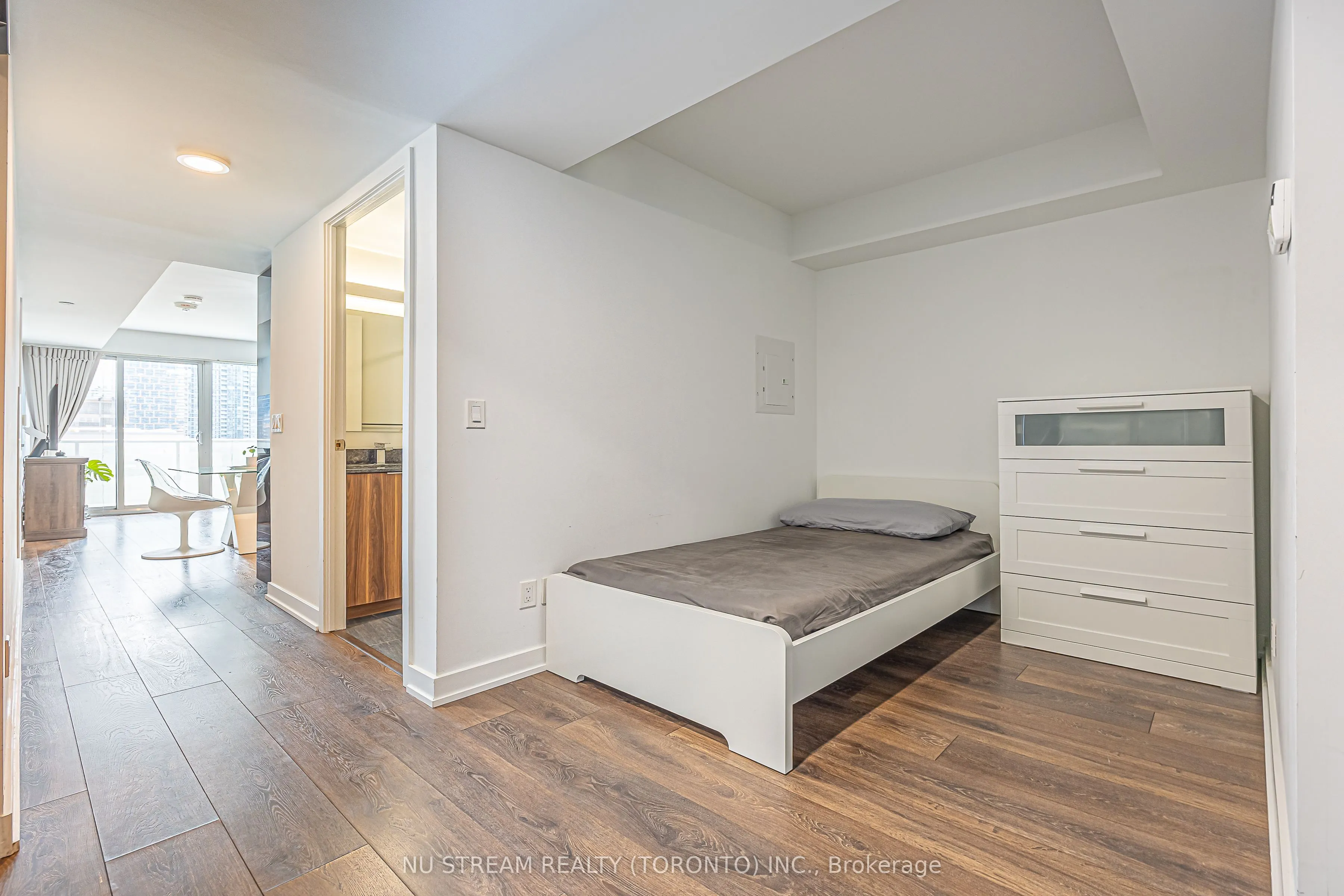 501 Yonge Street #1710