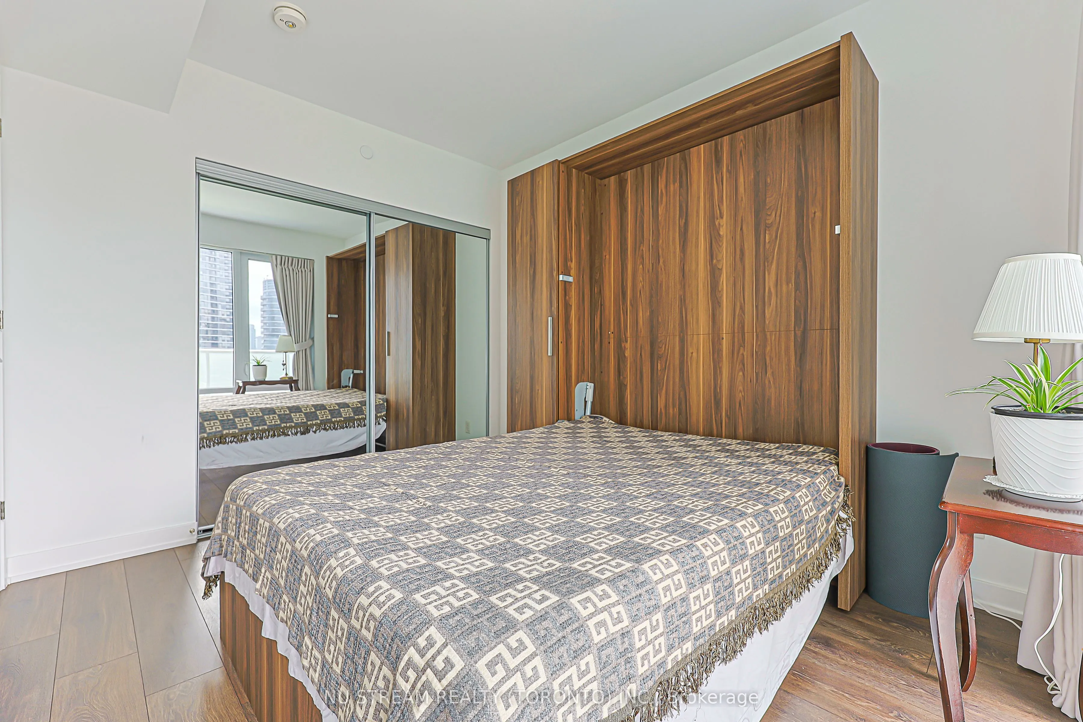 501 Yonge Street #1710