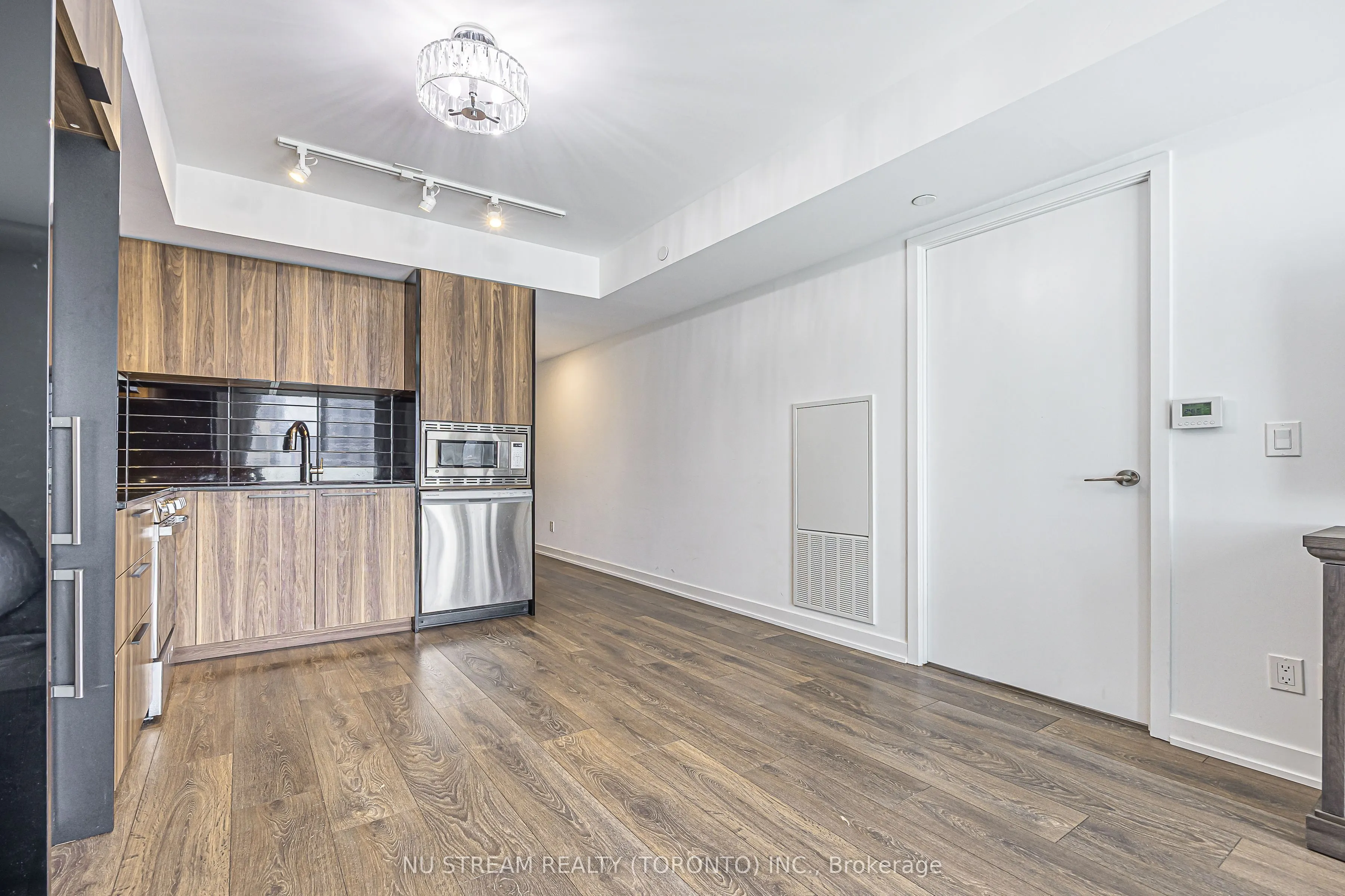 501 Yonge Street #1710