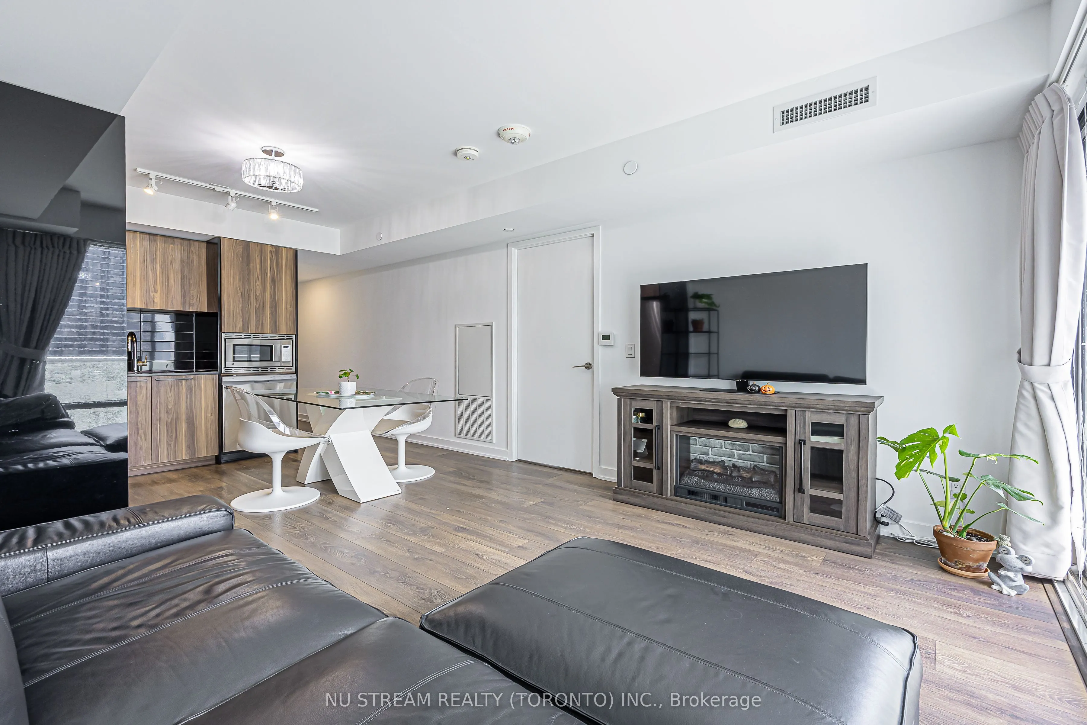 501 Yonge Street #1710