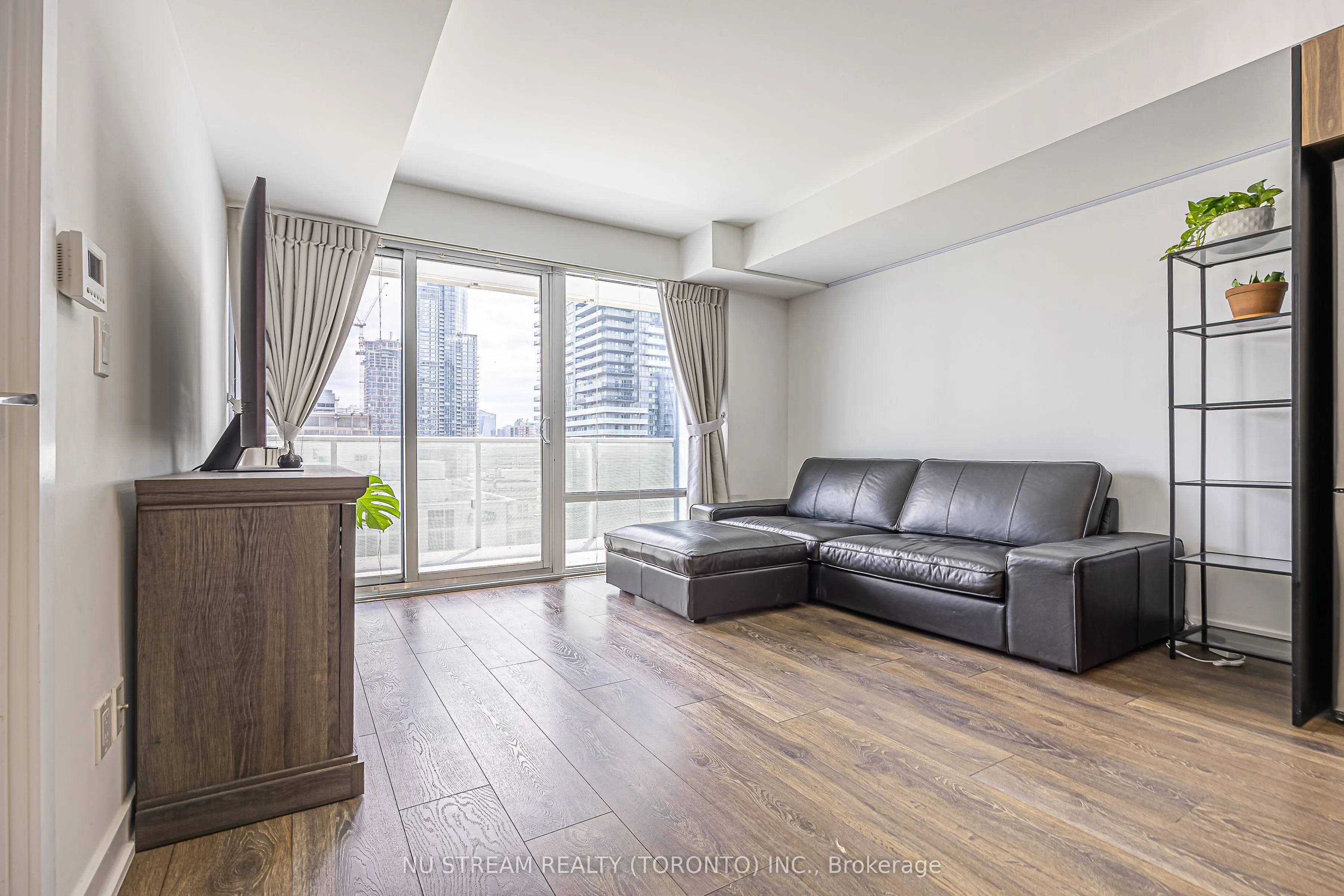 501 Yonge Street #1710