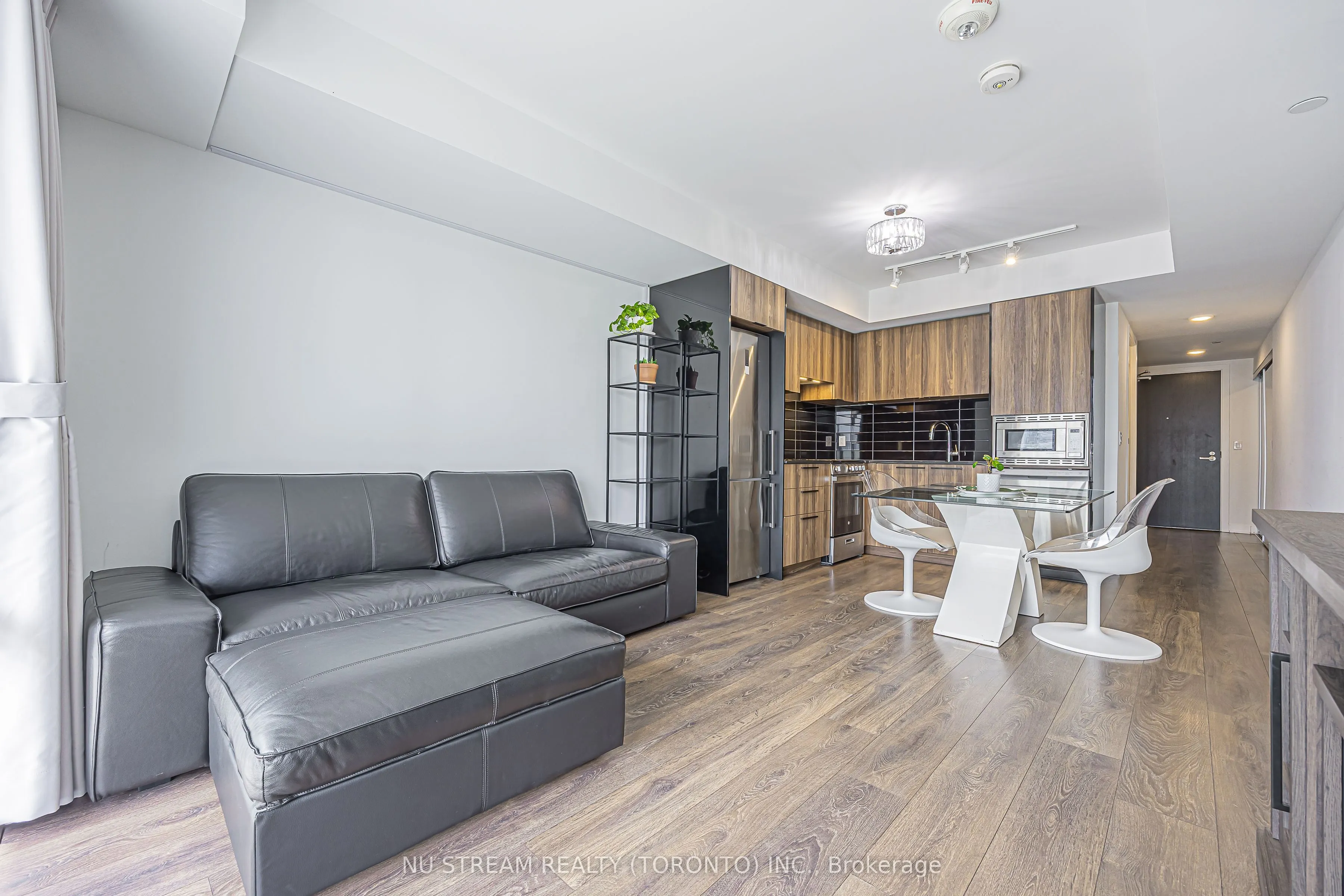 501 Yonge Street #1710