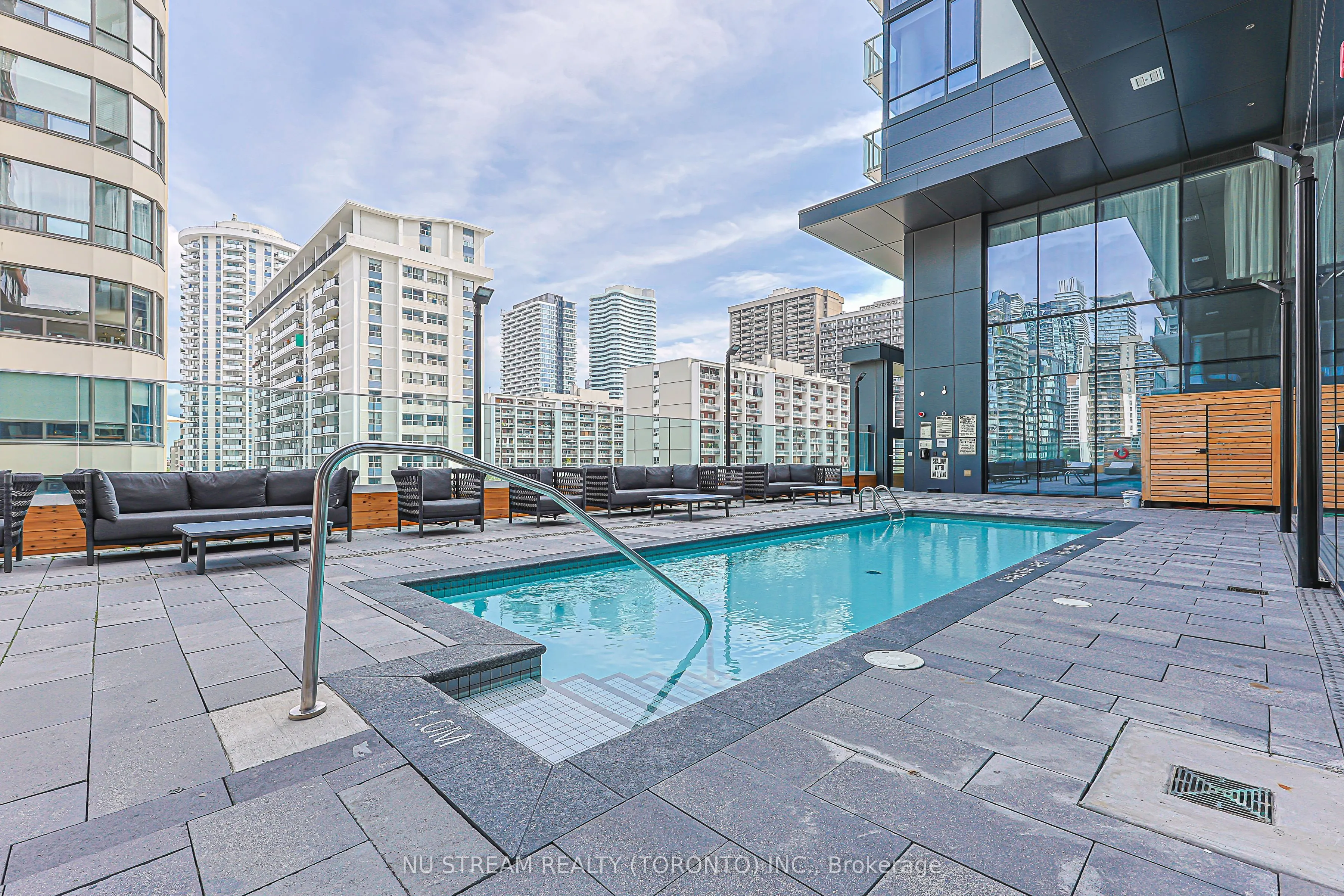 501 Yonge Street #1710