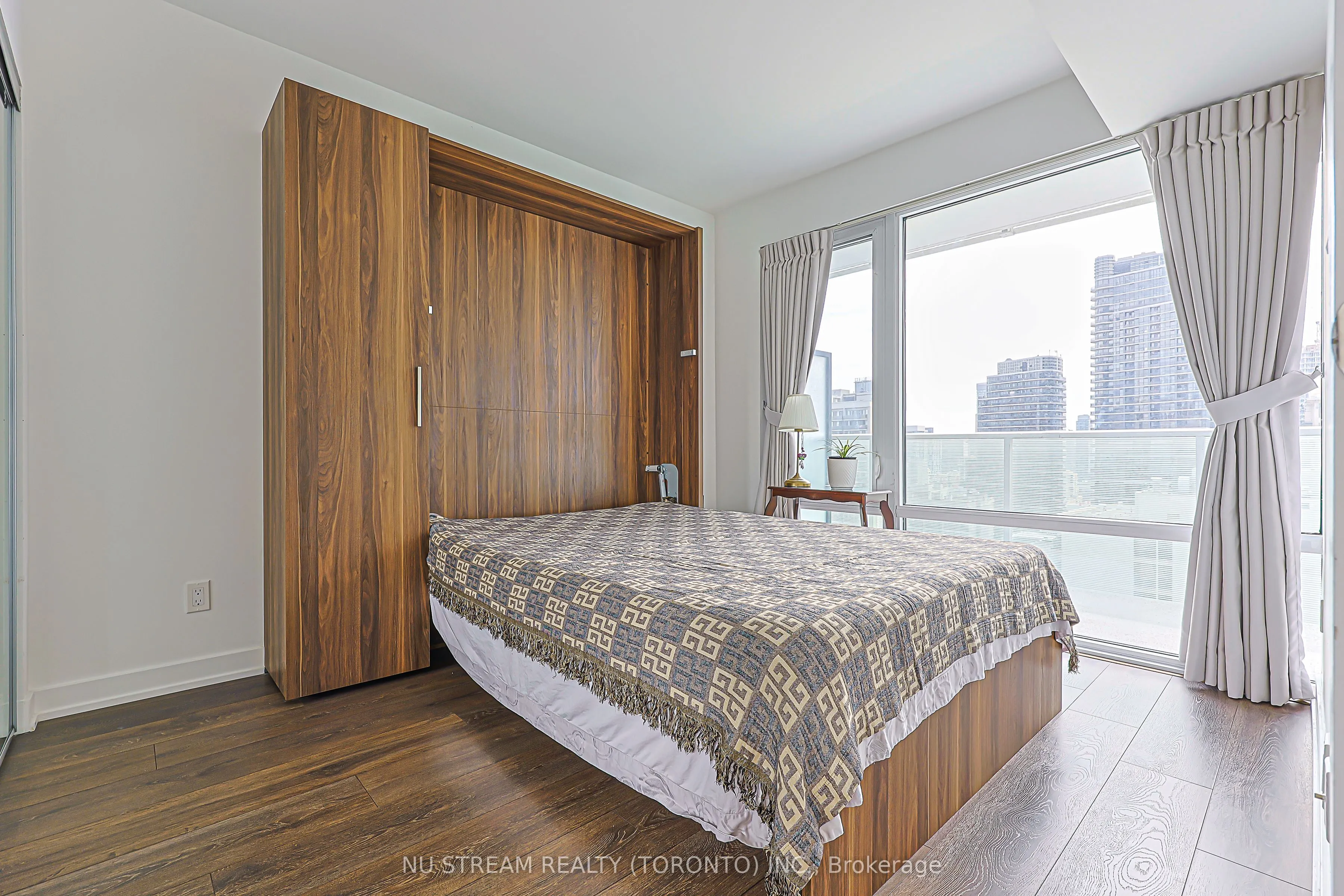 501 Yonge Street #1710