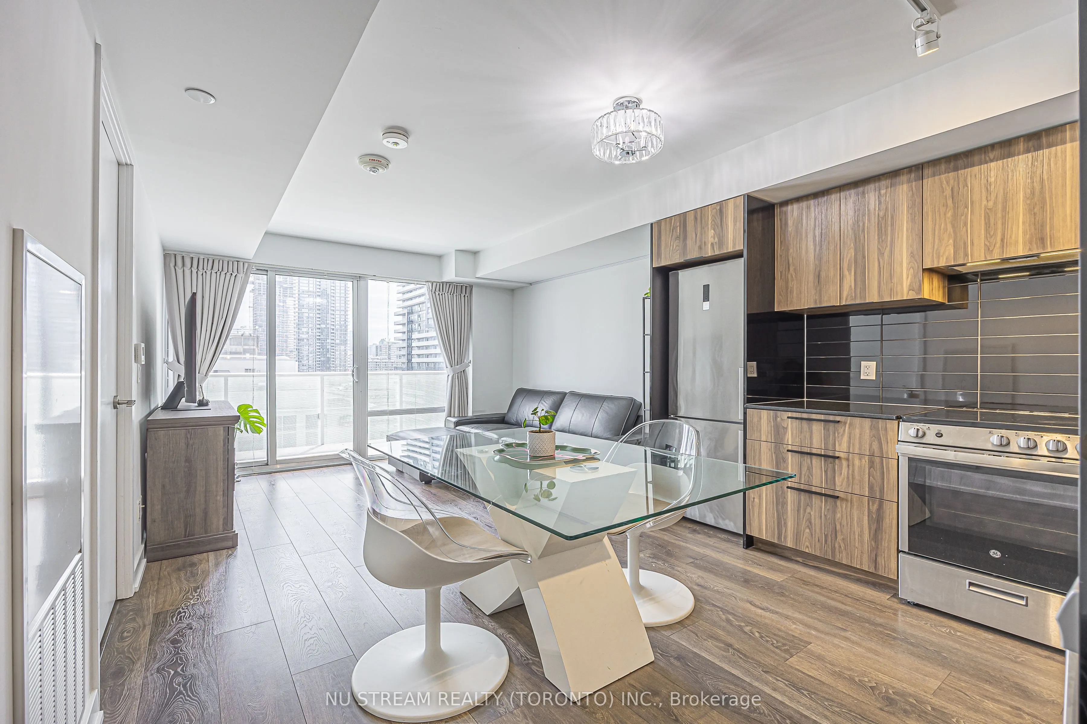 501 Yonge Street #1710