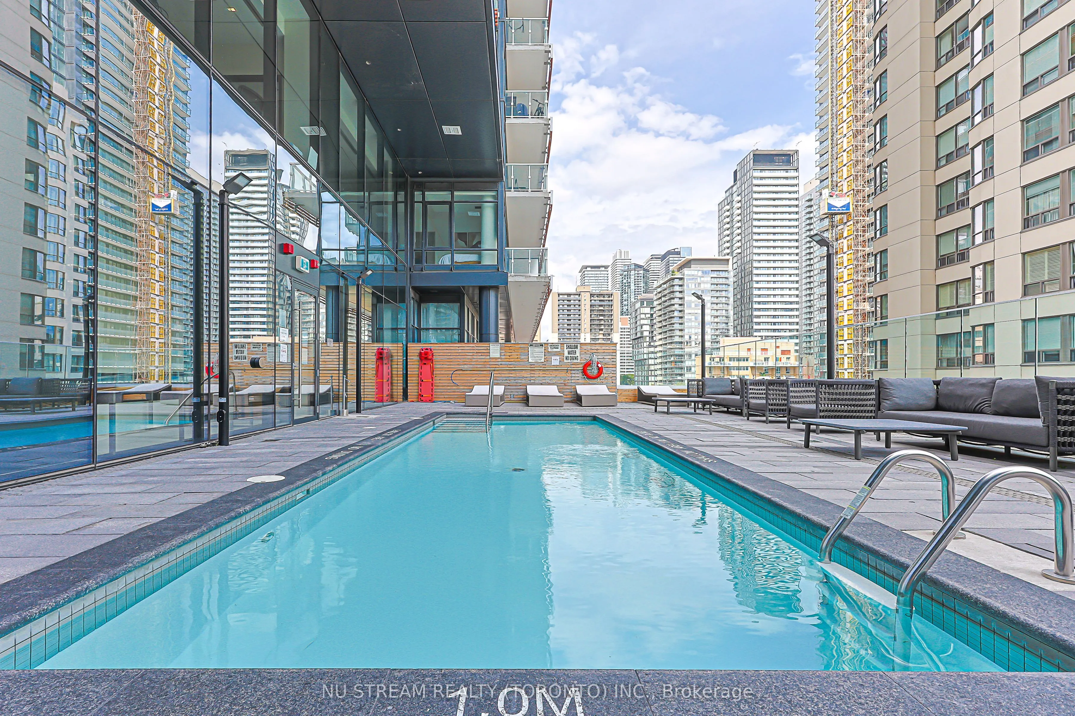 501 Yonge Street #1710
