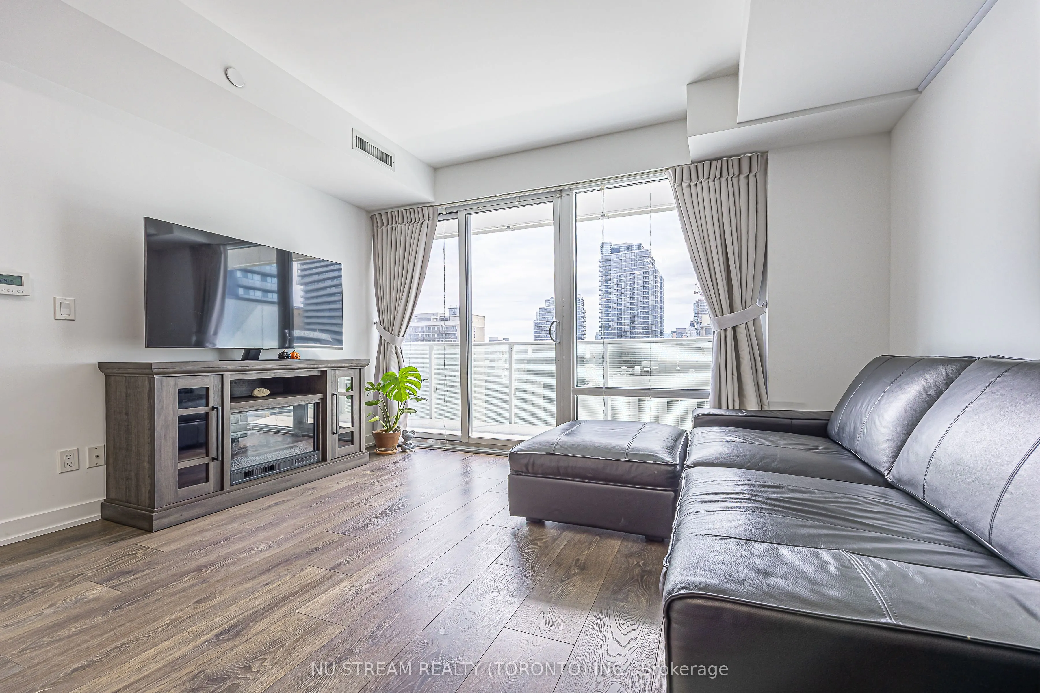 501 Yonge Street #1710