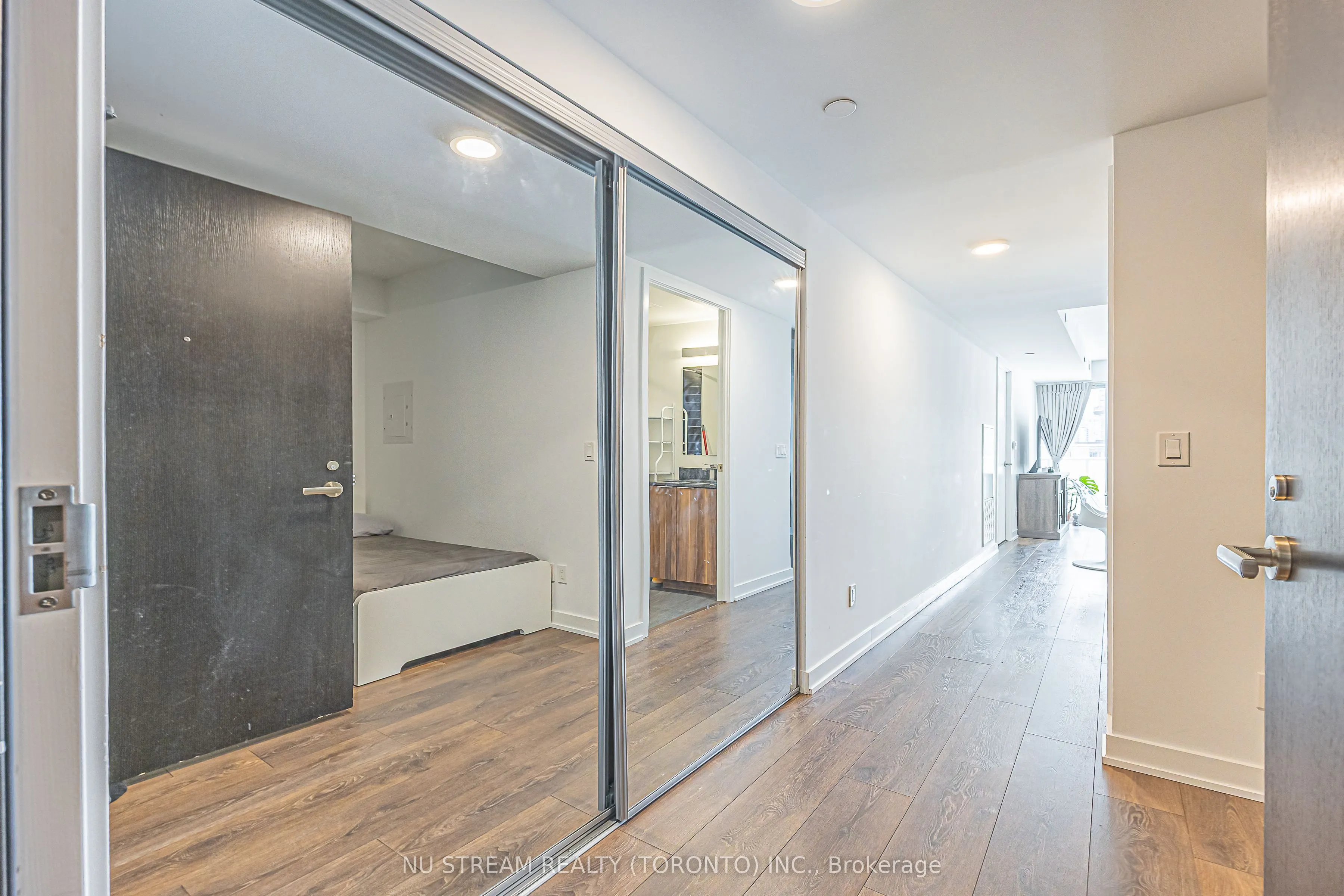 501 Yonge Street #1710