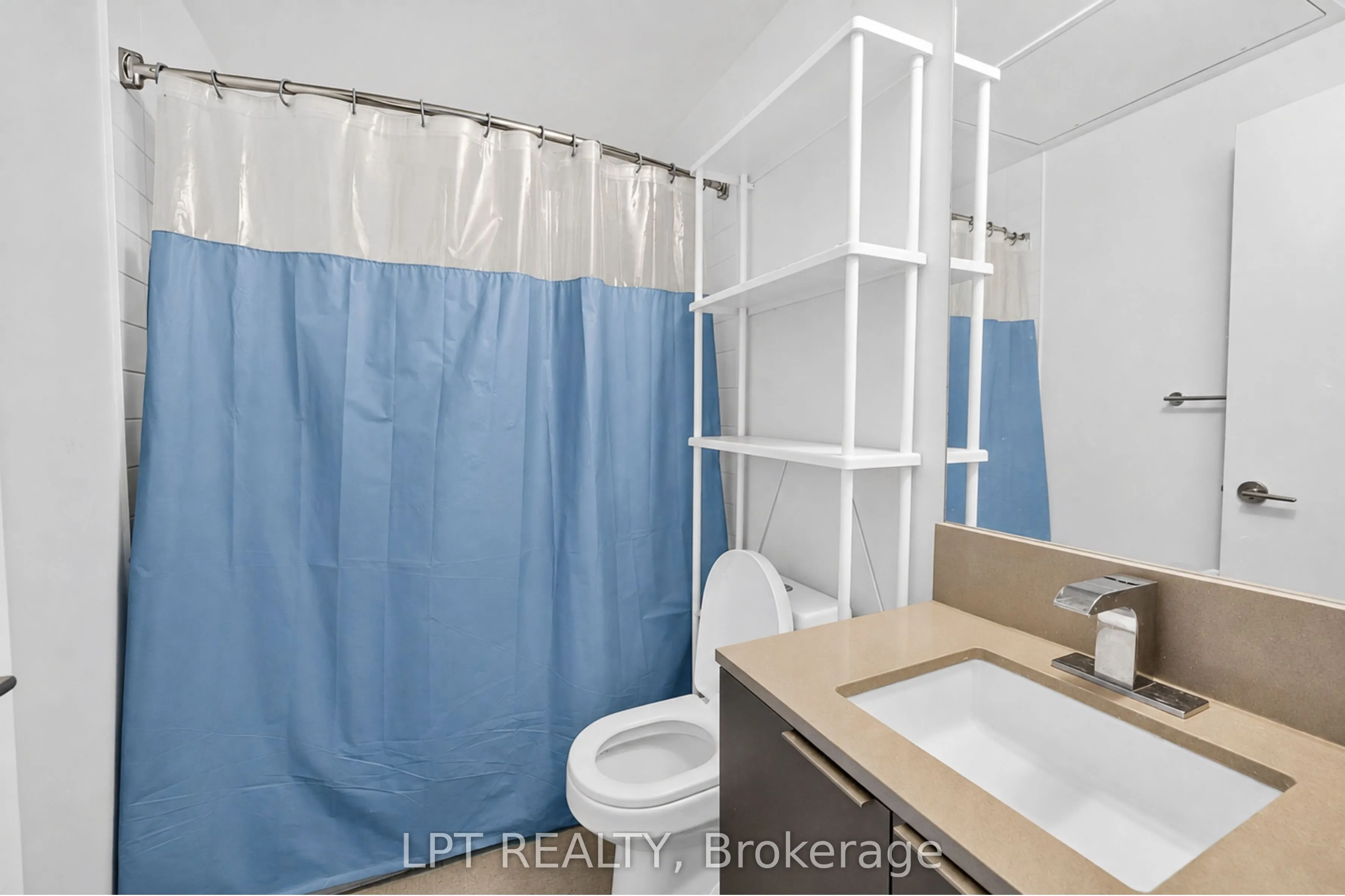 181 Dundas Street E #807