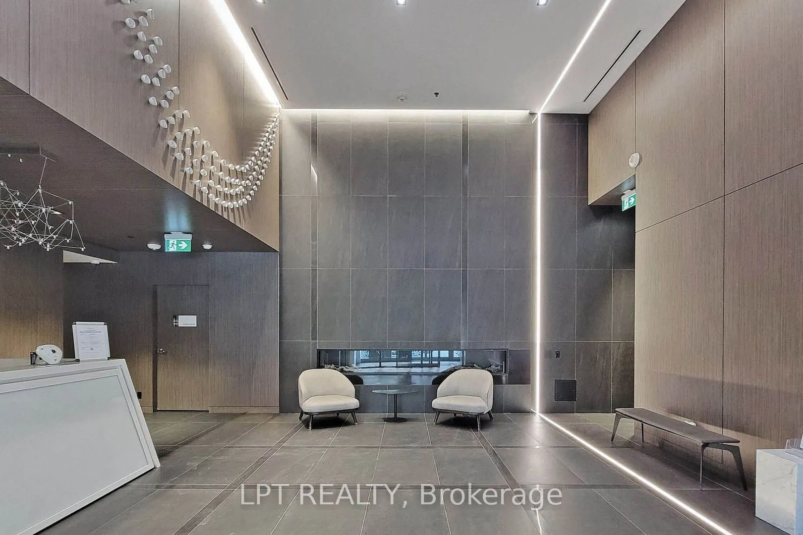 181 Dundas Street E #807