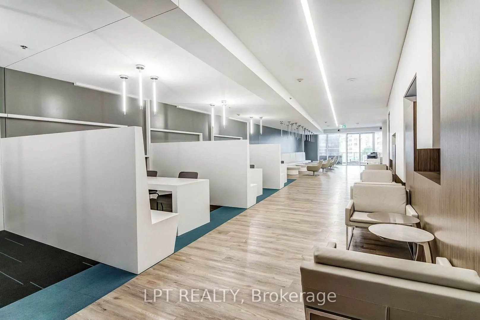 181 Dundas Street E #807