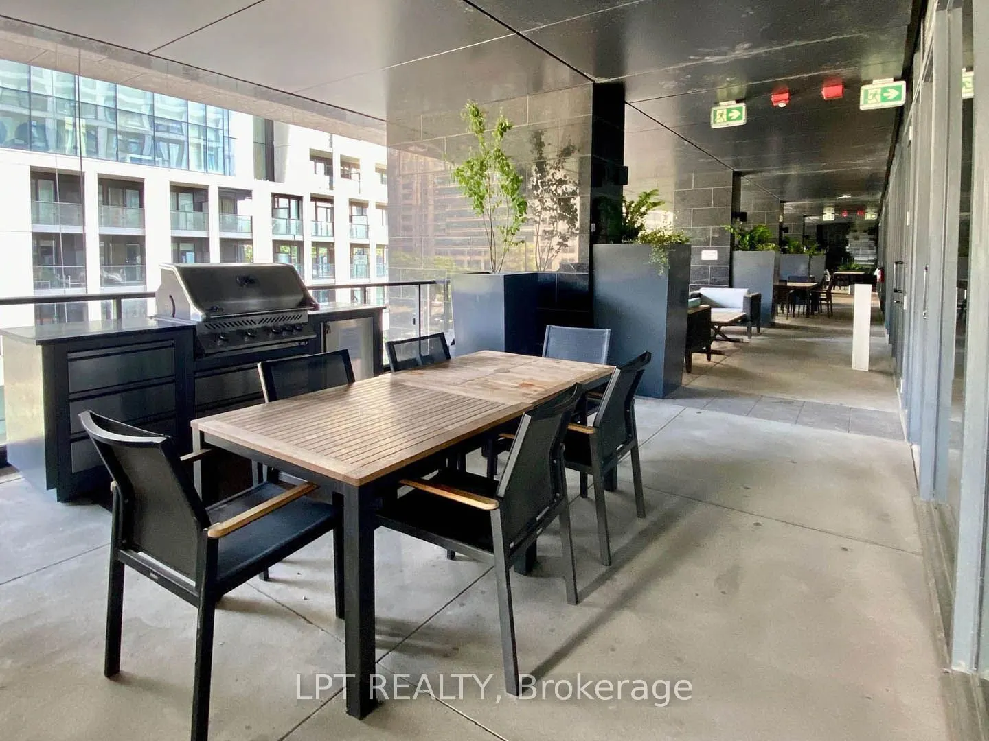 181 Dundas Street E #807