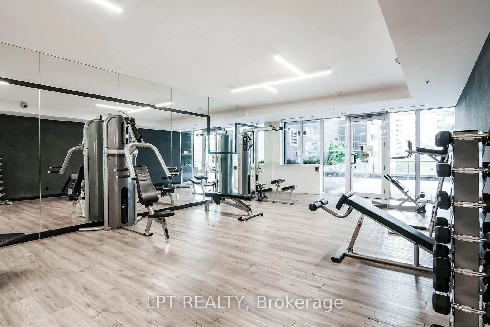 181 Dundas Street E #807