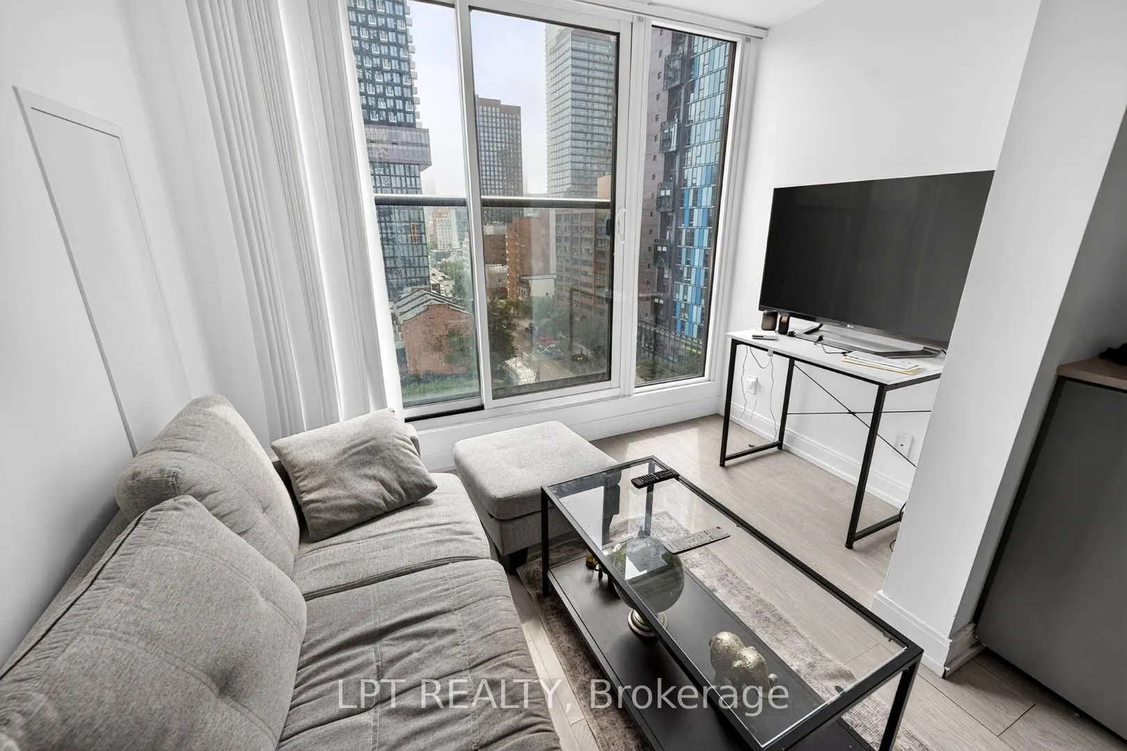 181 Dundas Street E #807