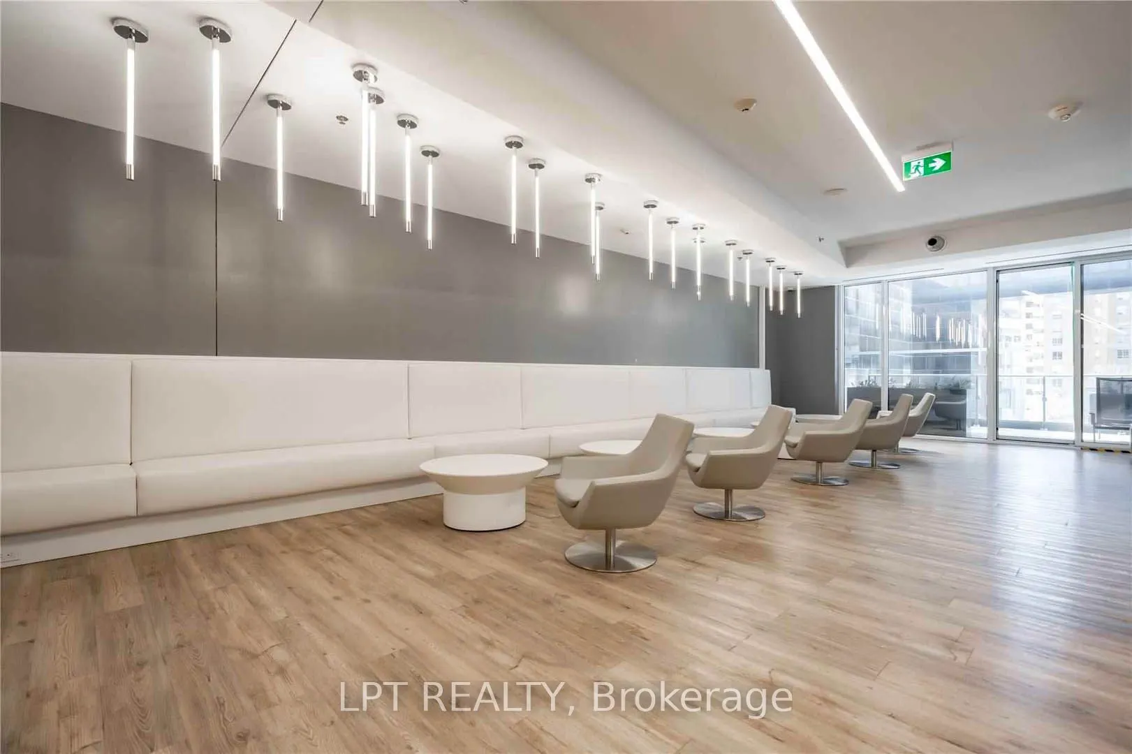 181 Dundas Street E #807