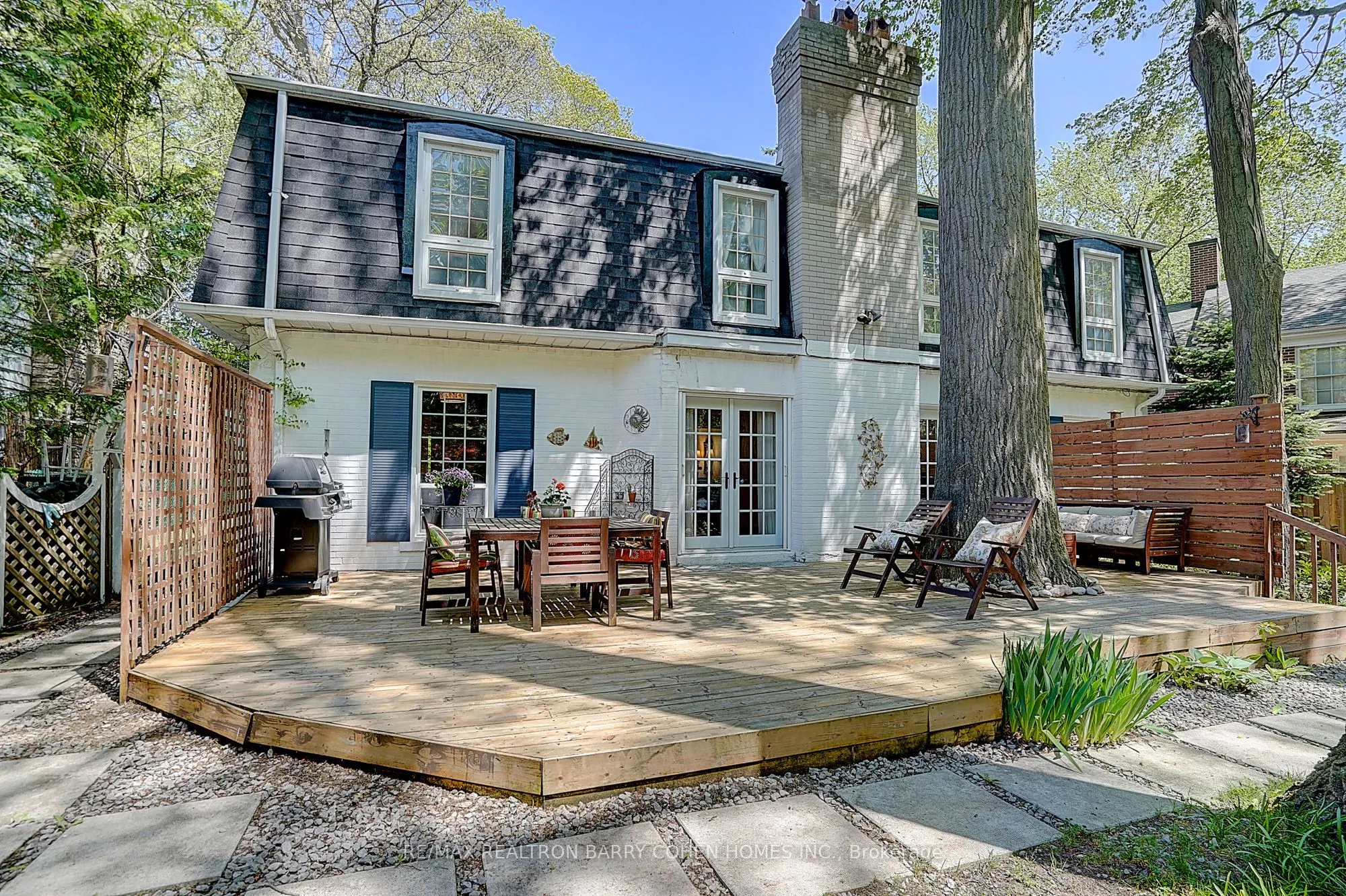 321 Lawrence Avenue E