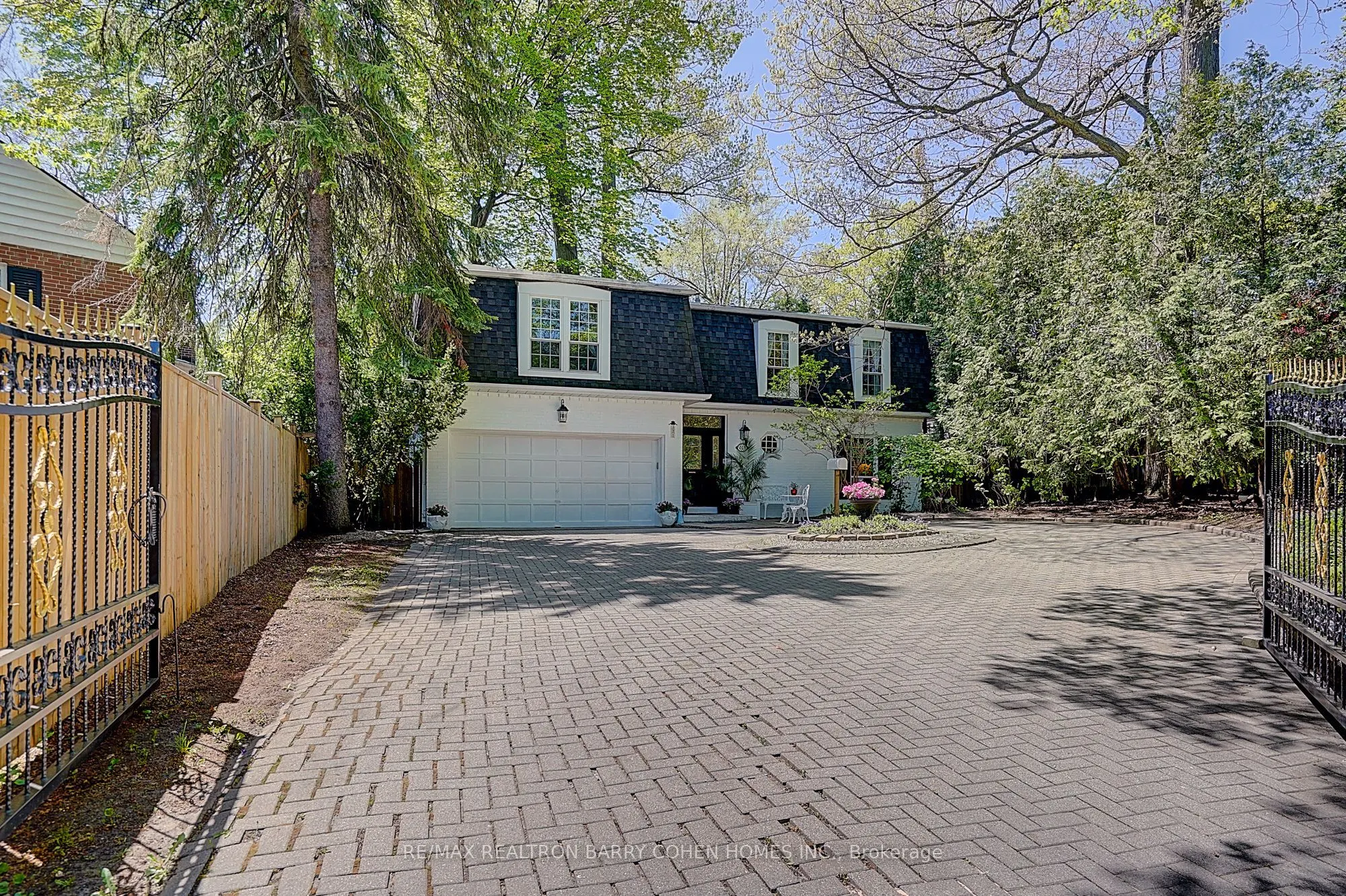 321 Lawrence Avenue E
