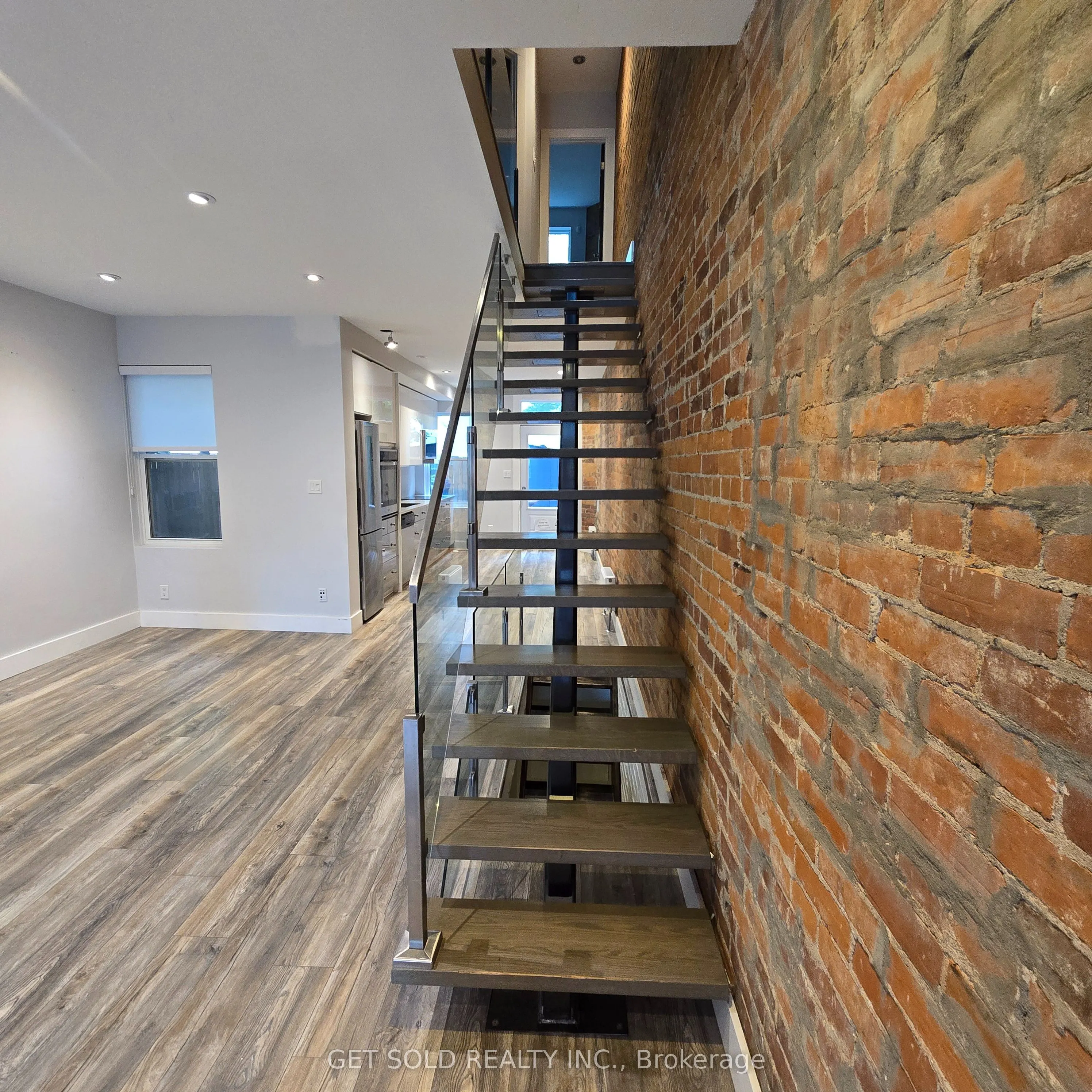348 Dupont Street