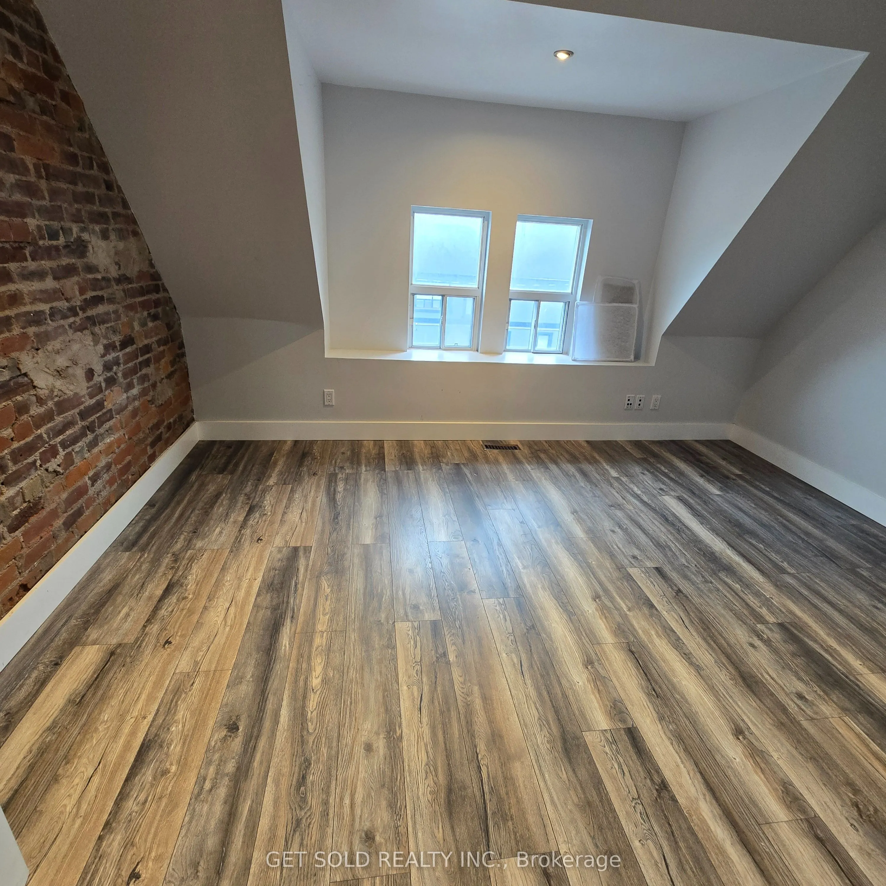 348 Dupont Street
