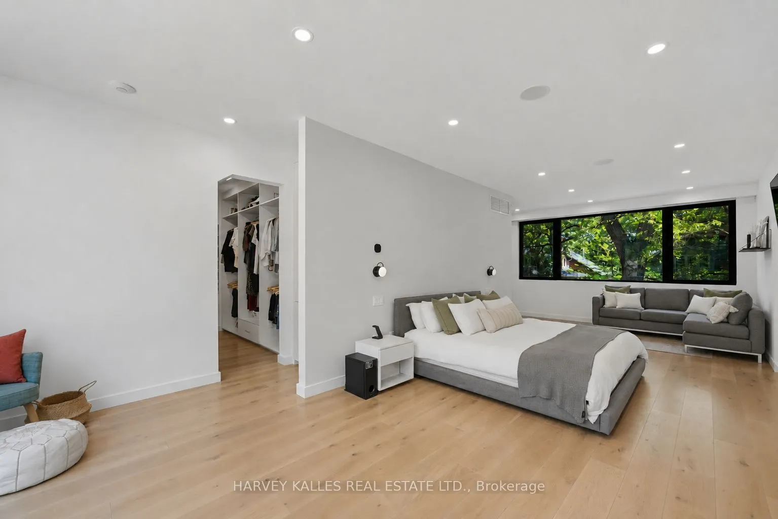 128 Lyndhurst Avenue