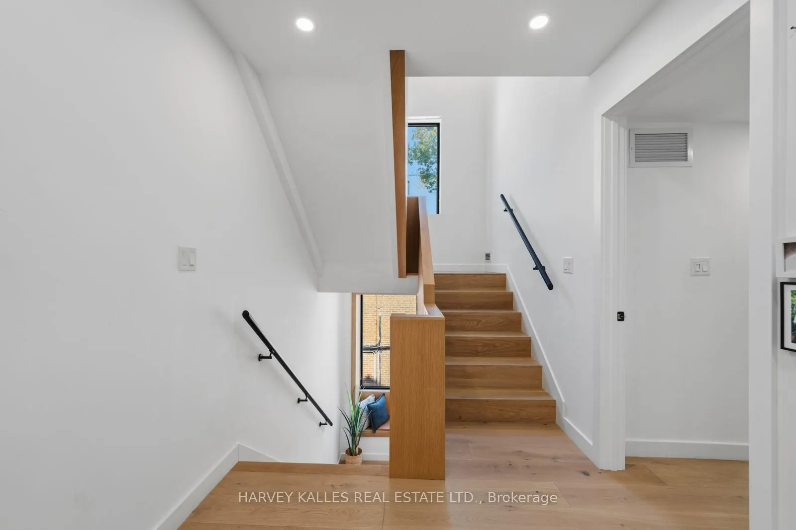 128 Lyndhurst Avenue