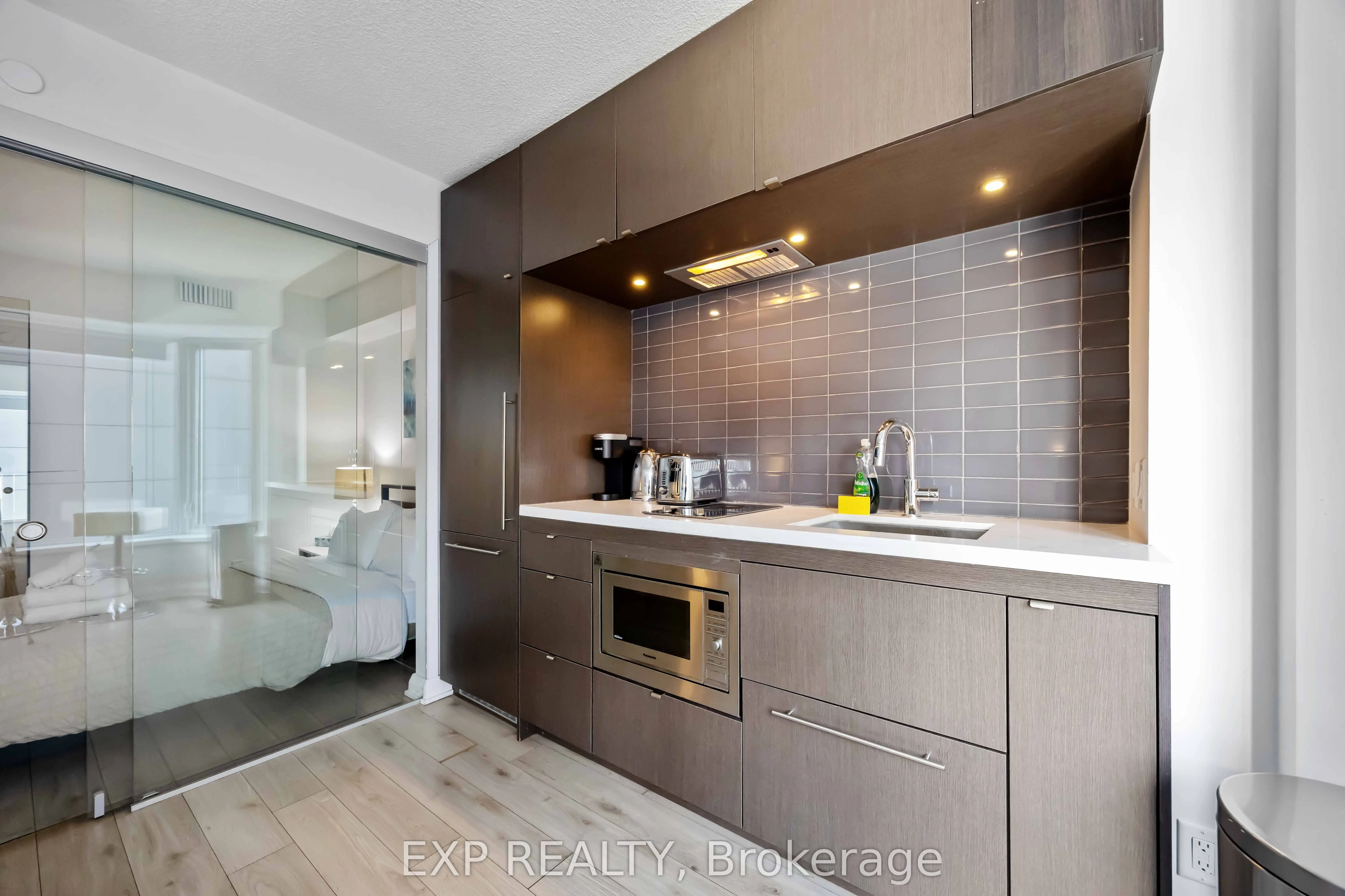 155 Yorkville Avenue #1106