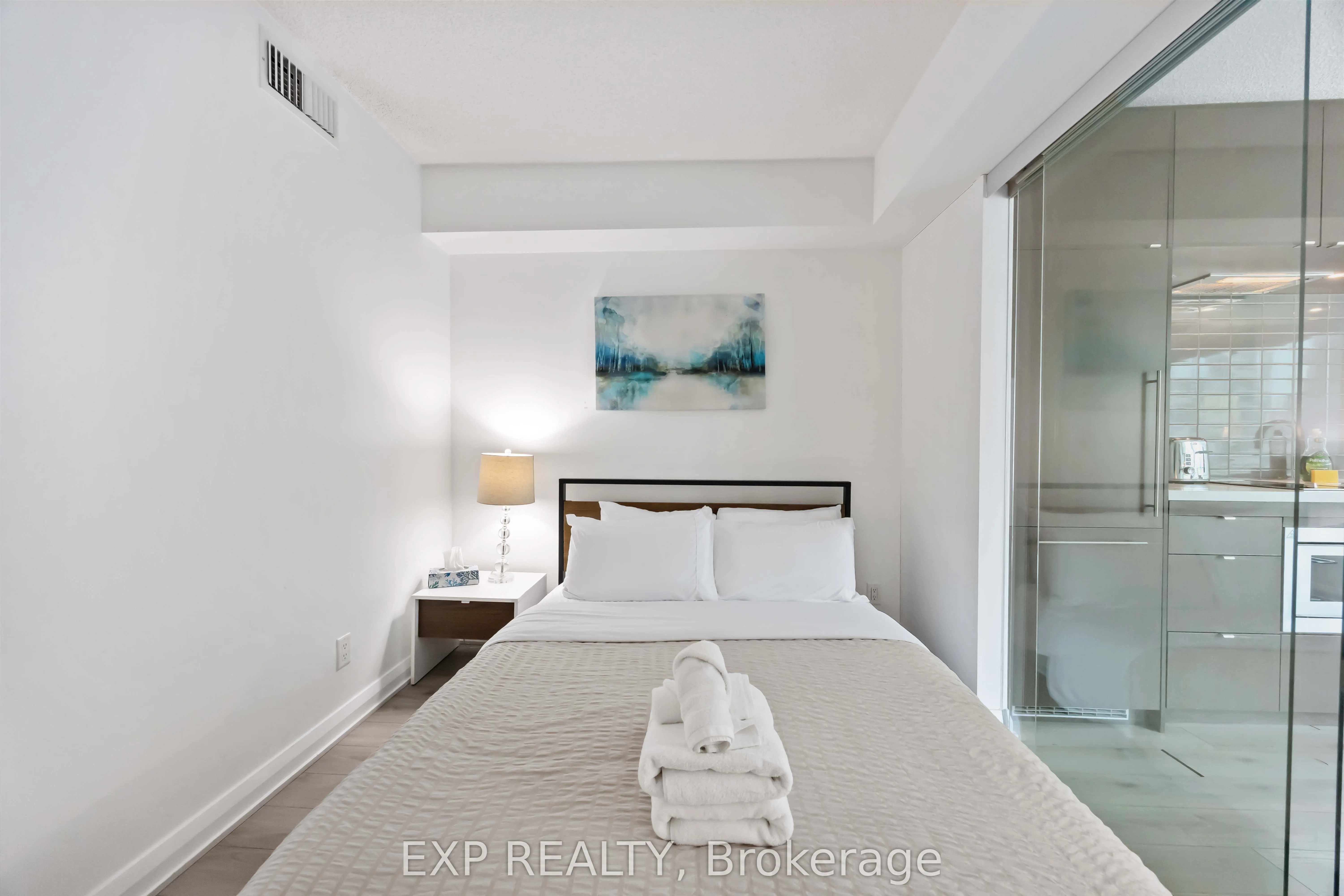 155 Yorkville Avenue #1106