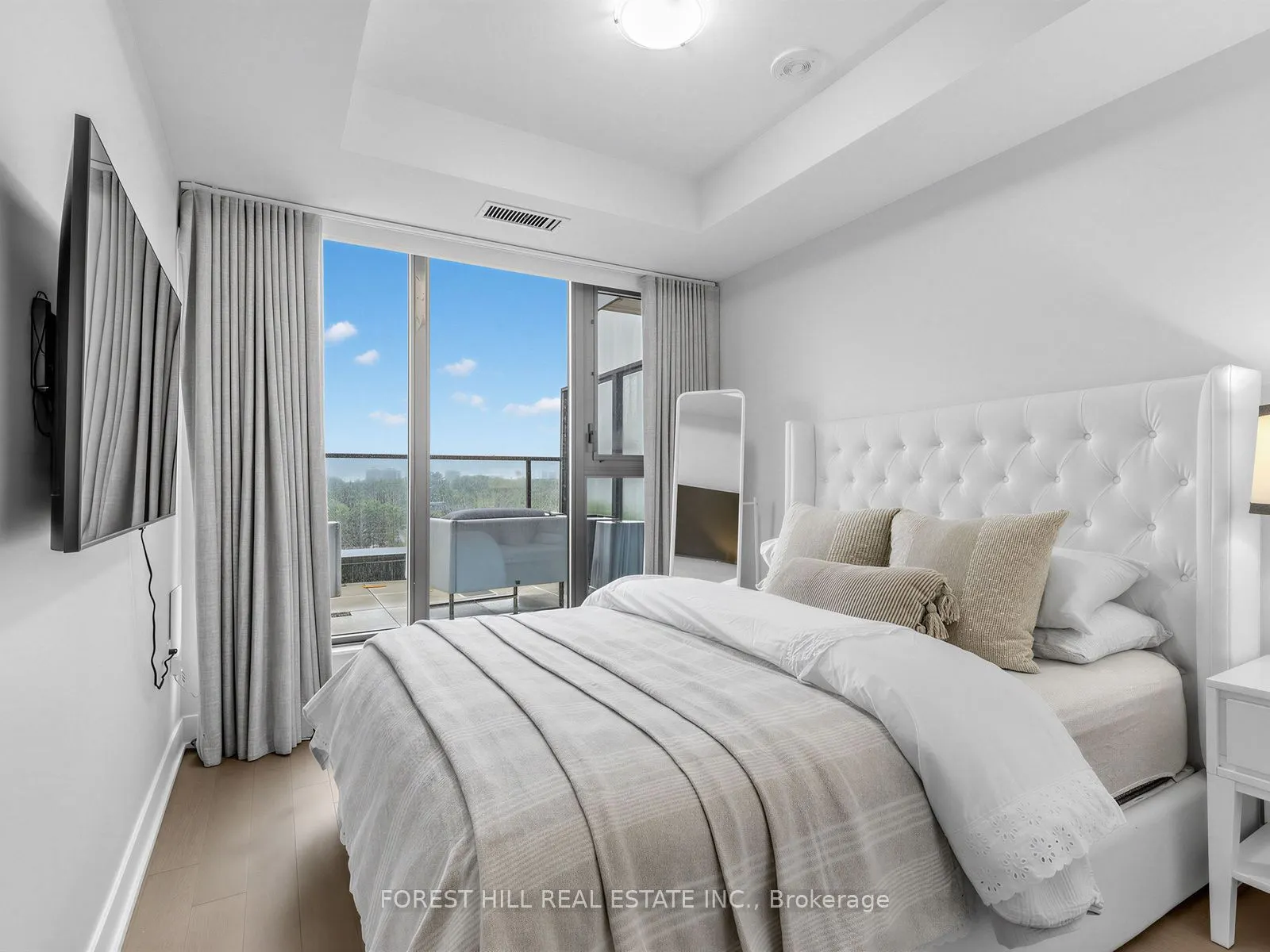 250 Lawrence Avenue W #810
