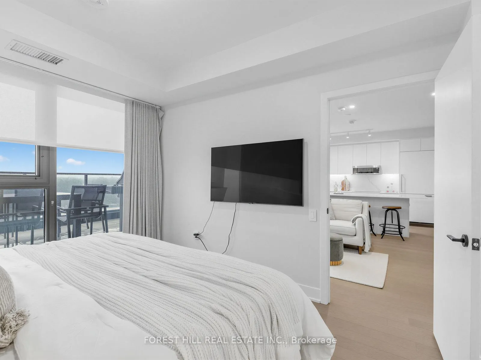250 Lawrence Avenue W #810