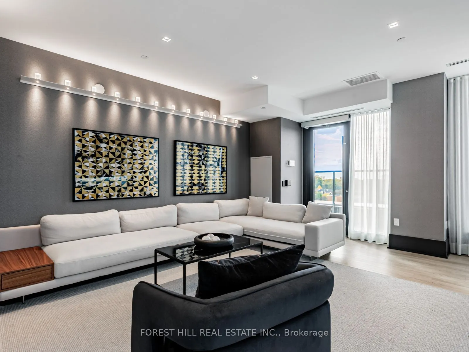 250 Lawrence Avenue W #810