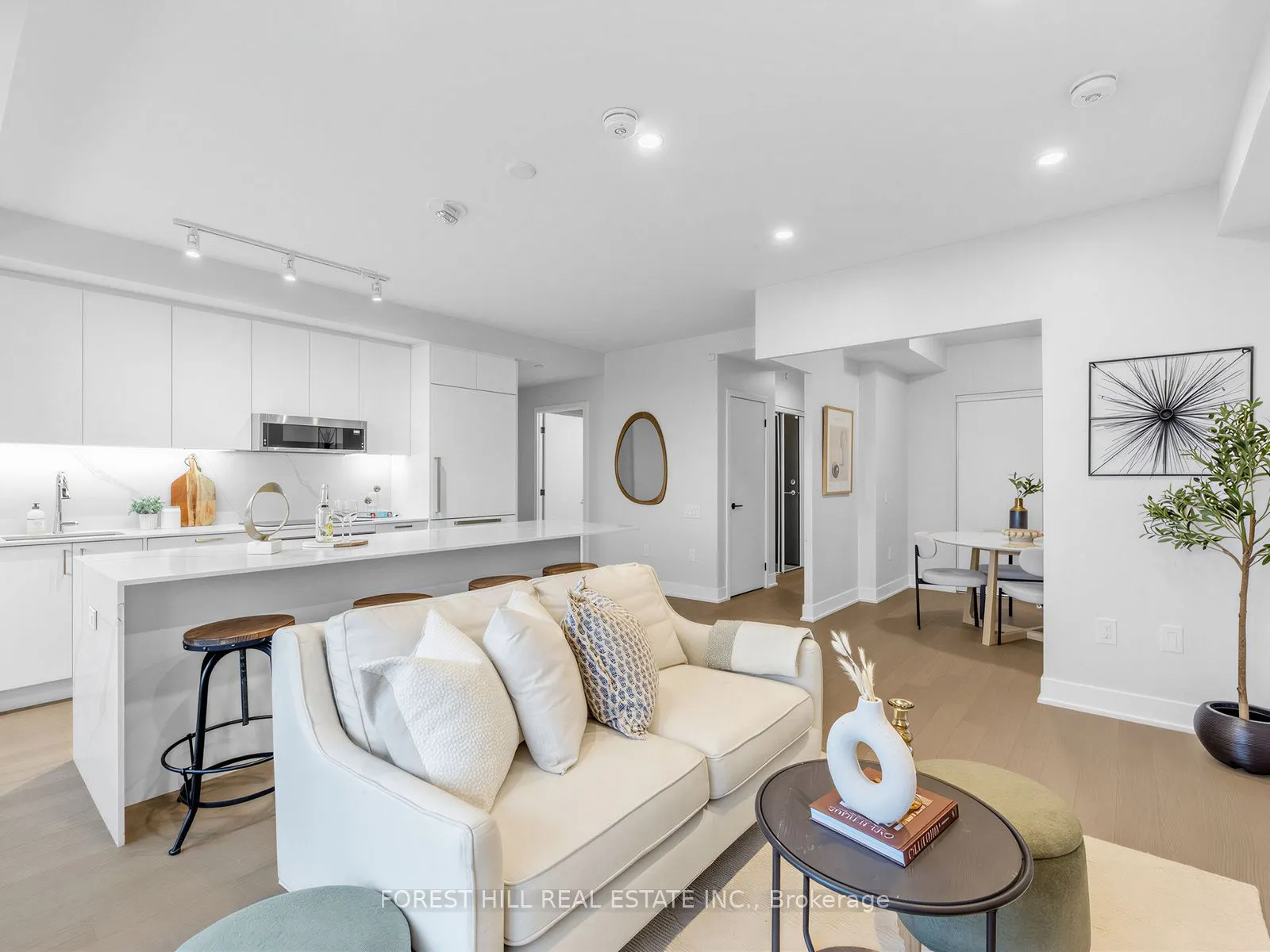 250 Lawrence Avenue W #810