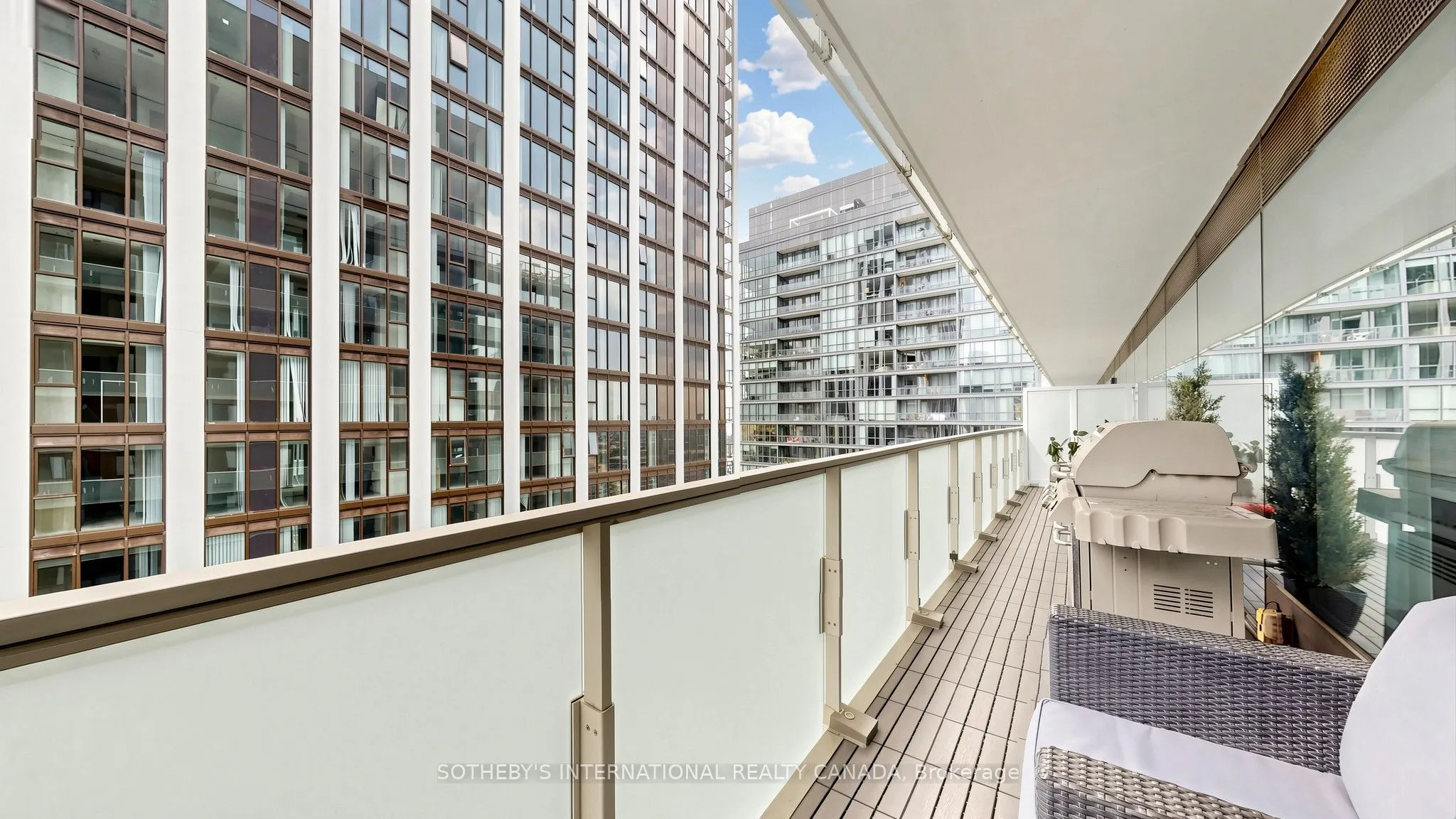 11 Charlotte Street #2807