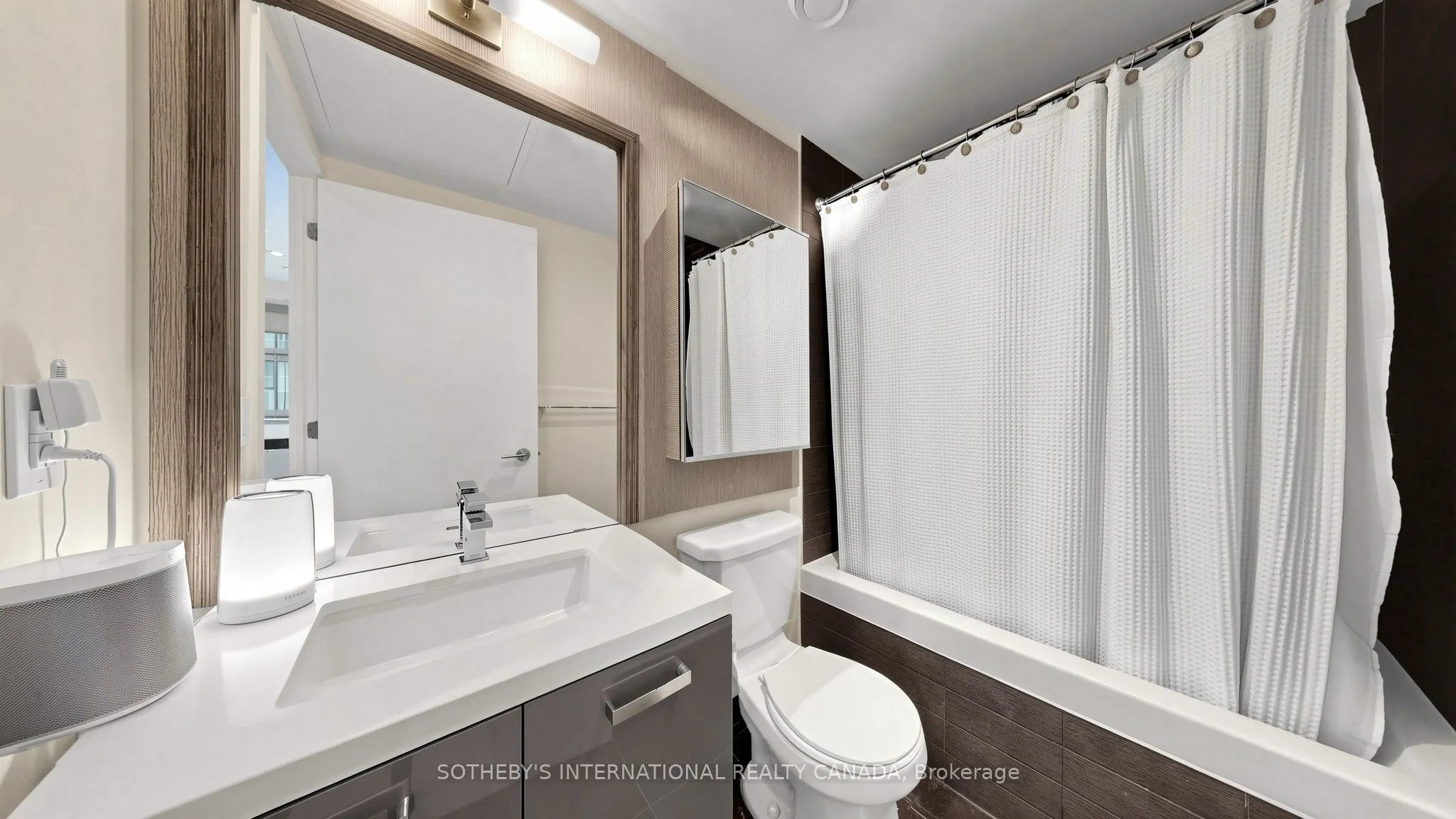11 Charlotte Street #2807