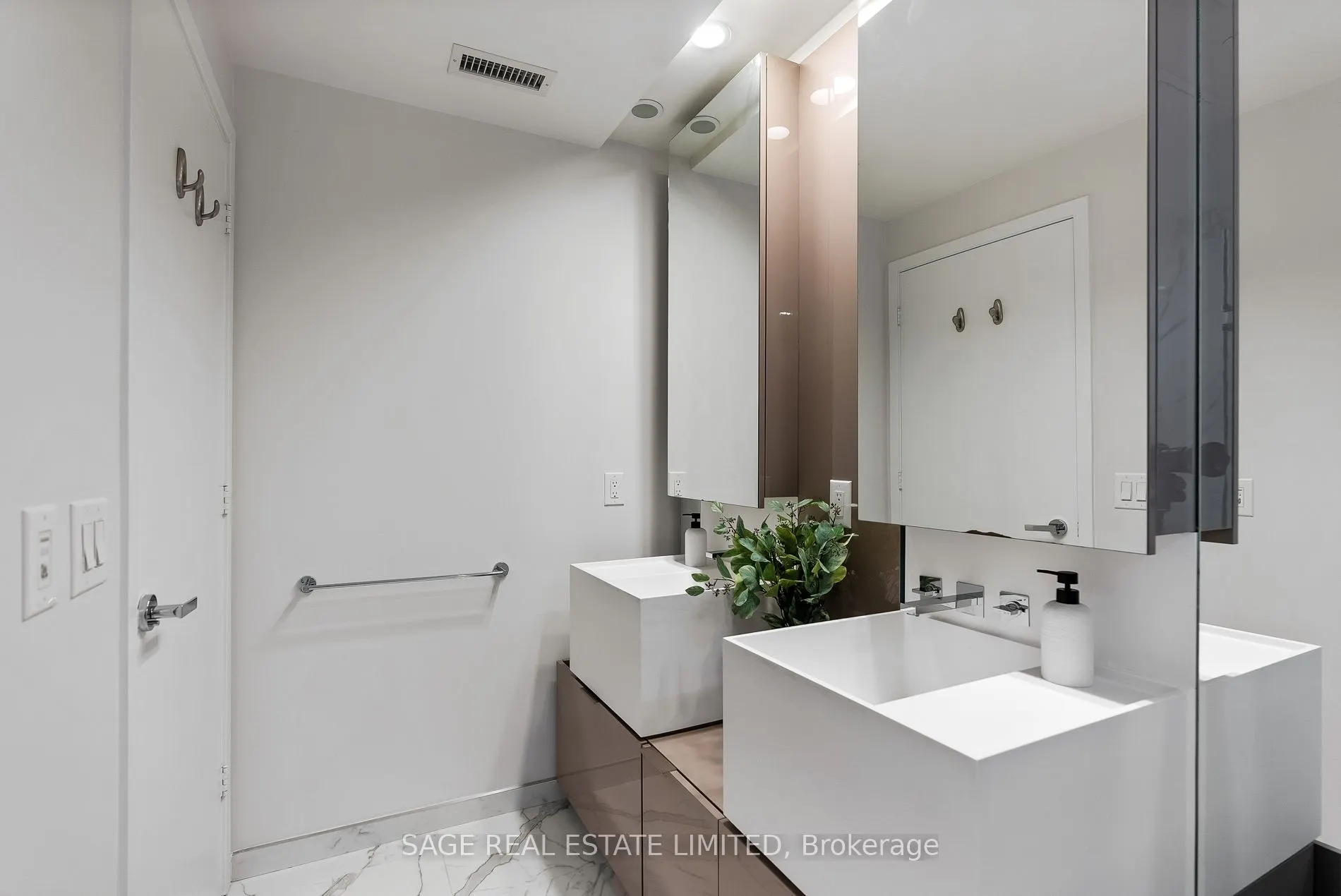 1 Bloor Street E #510