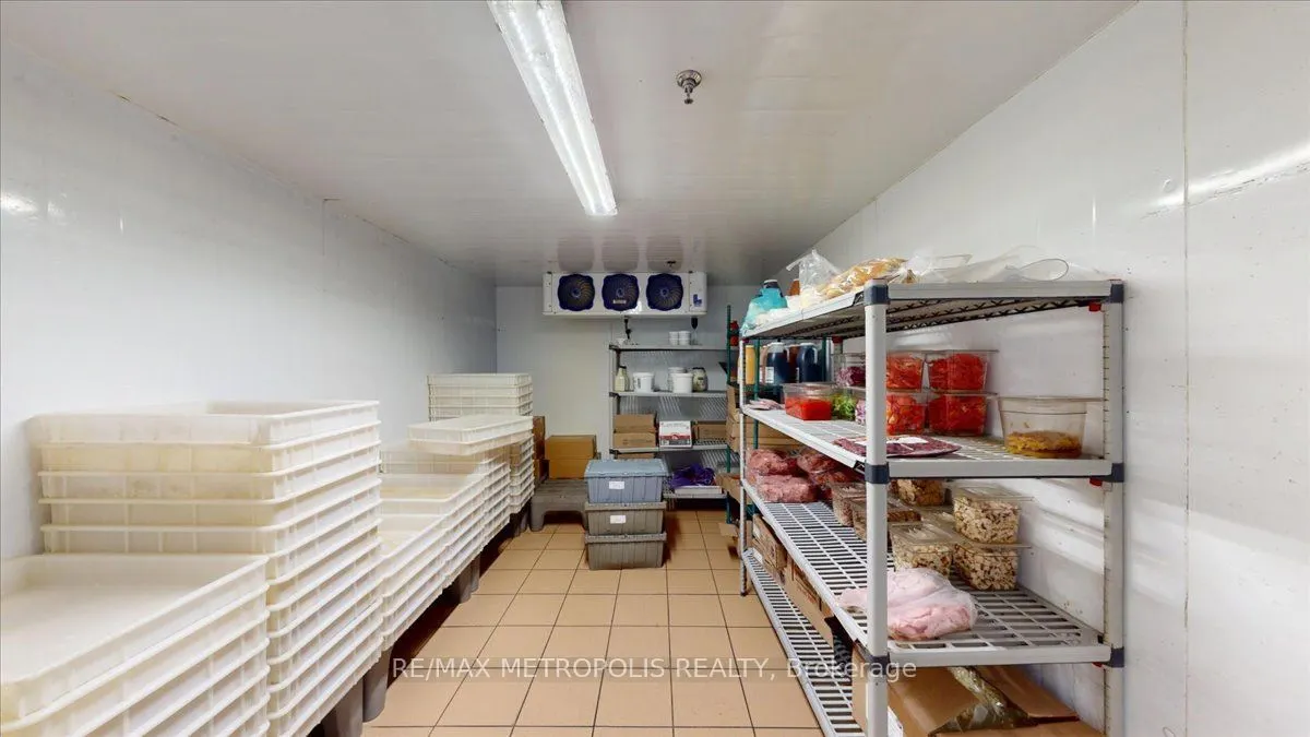 558 BLOOR ST Street