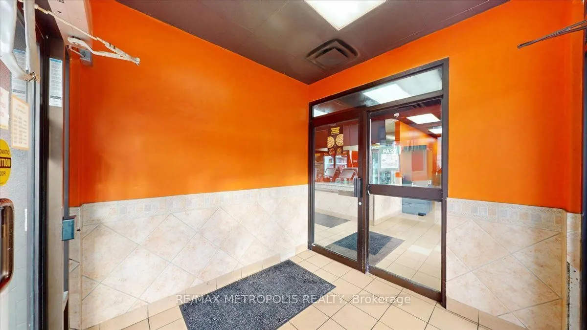 558 BLOOR ST Street
